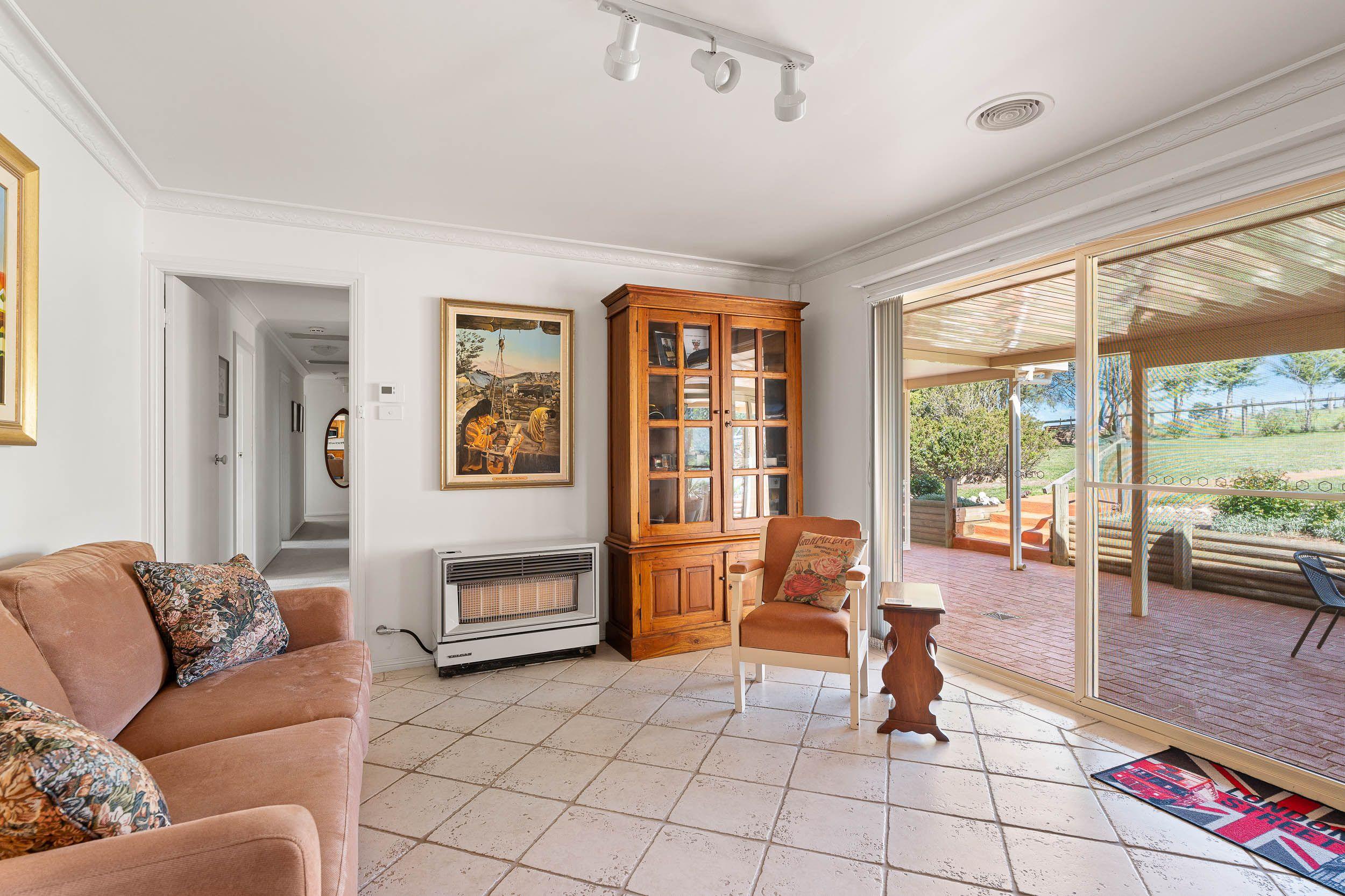 25 Acres of Country Lifestyle Living