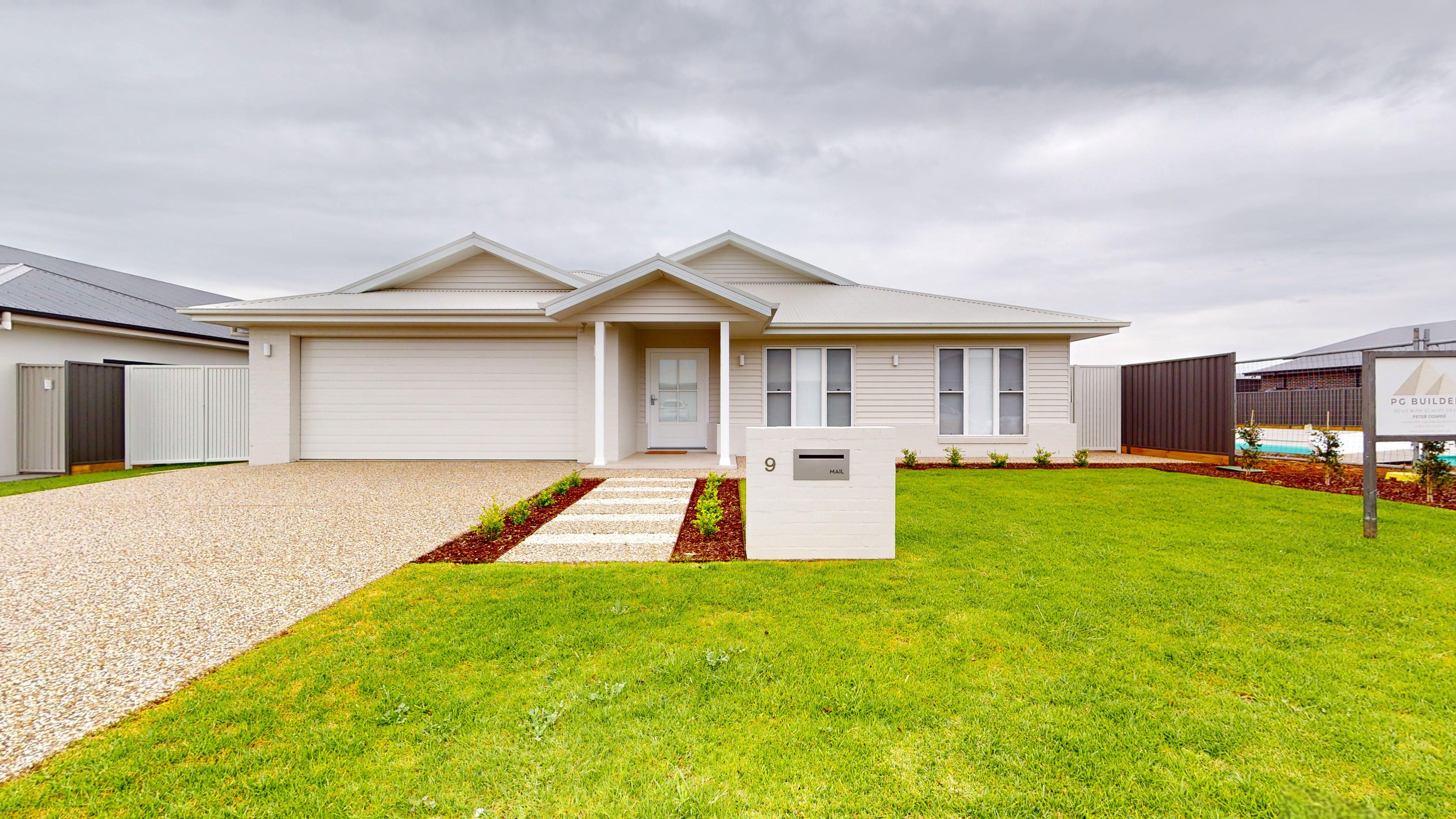 Prop-GPT: House: NSW Dubbo, NSW 2830 Luxurious Family Living