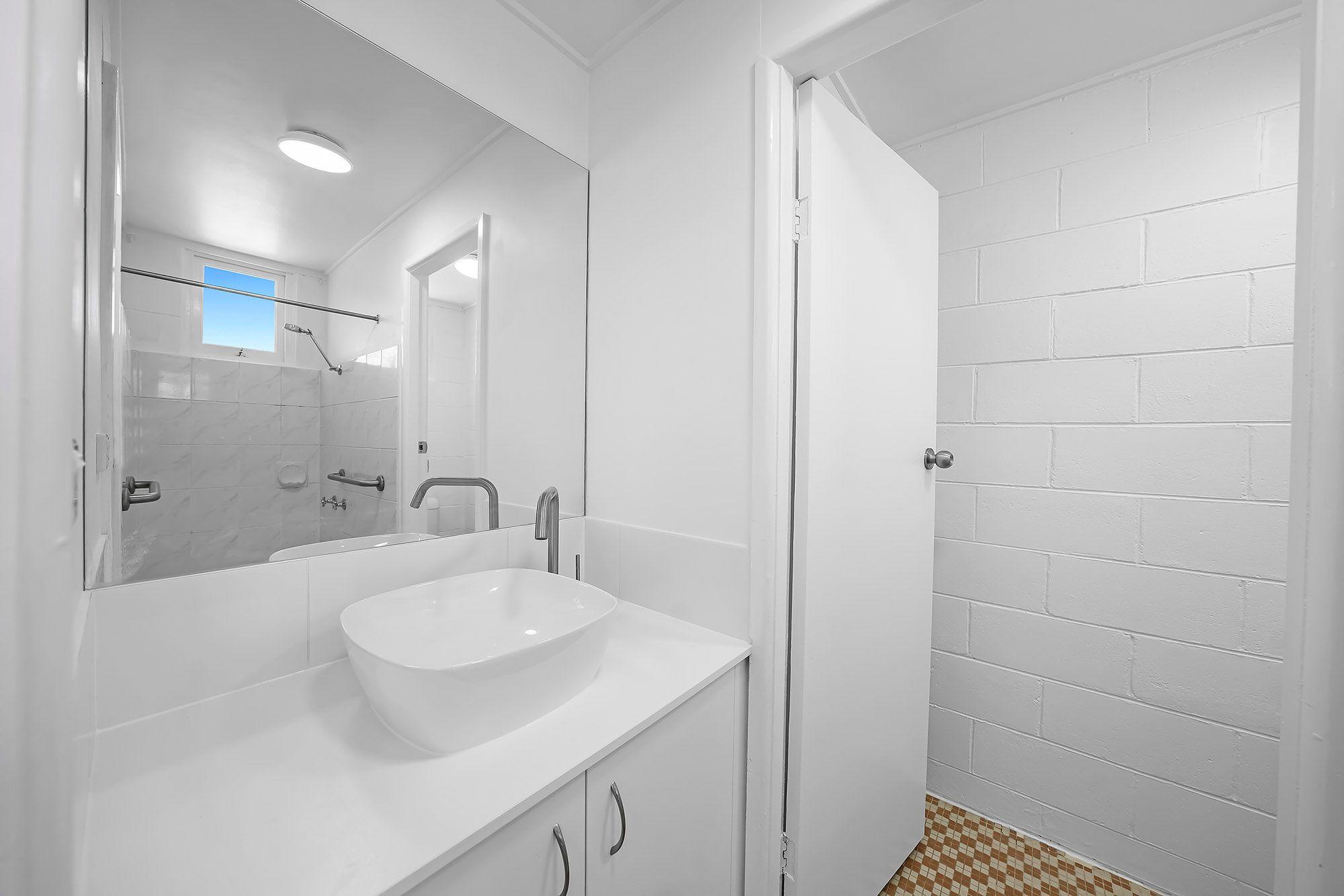 ONE BEDROOM UNIT IN THE HEART OF COOLY