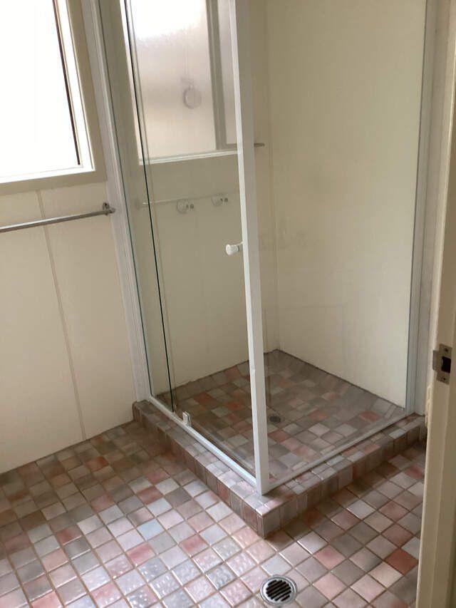 2 BEDROOM HOME WITH RENOVATED KITCHEN & SECURED GARAGE