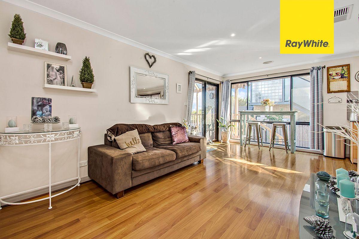 Luxurious Home In Sought After Suburb- Only avaliable for 6 month lease