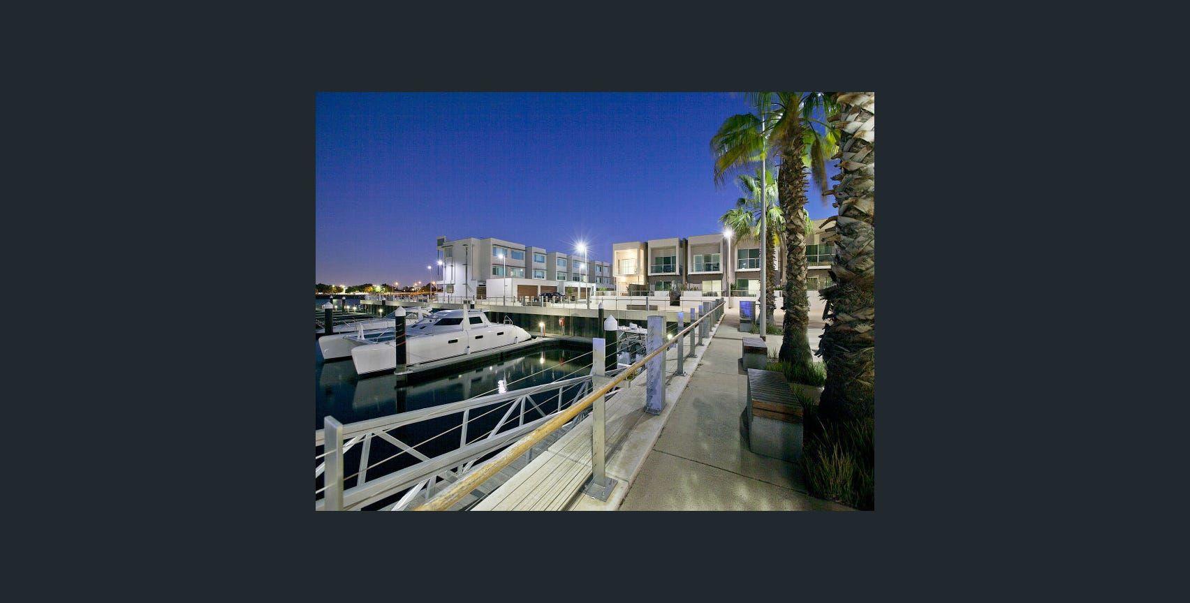 BE CAPTURED BY THIS 3 STOREY TOWNHOUSE WITH MILLION DOLLAR VIEWS (Please register for open inspection as occupied)