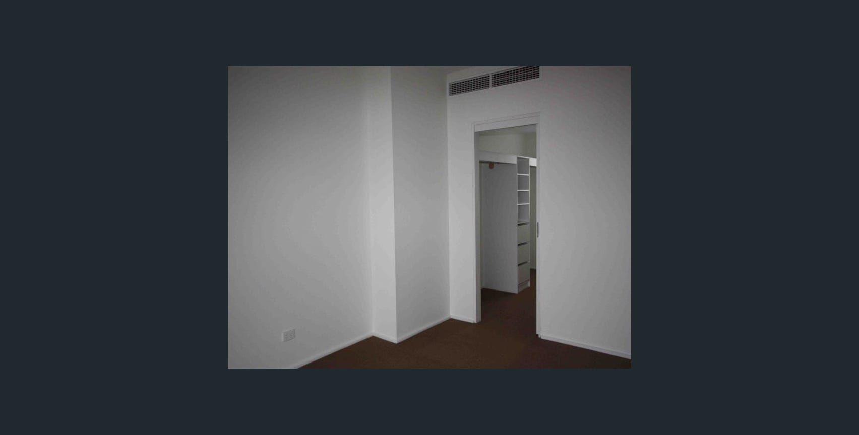 BE CAPTURED BY THIS 3 STOREY TOWNHOUSE WITH MILLION DOLLAR VIEWS (Please register for open inspection as occupied)