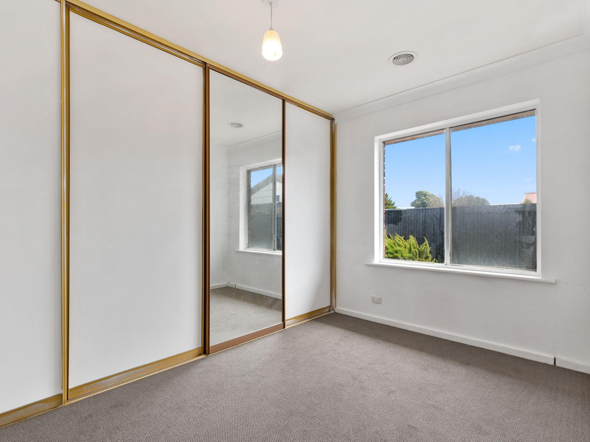 BEACHSIDE LIFESTYLE!