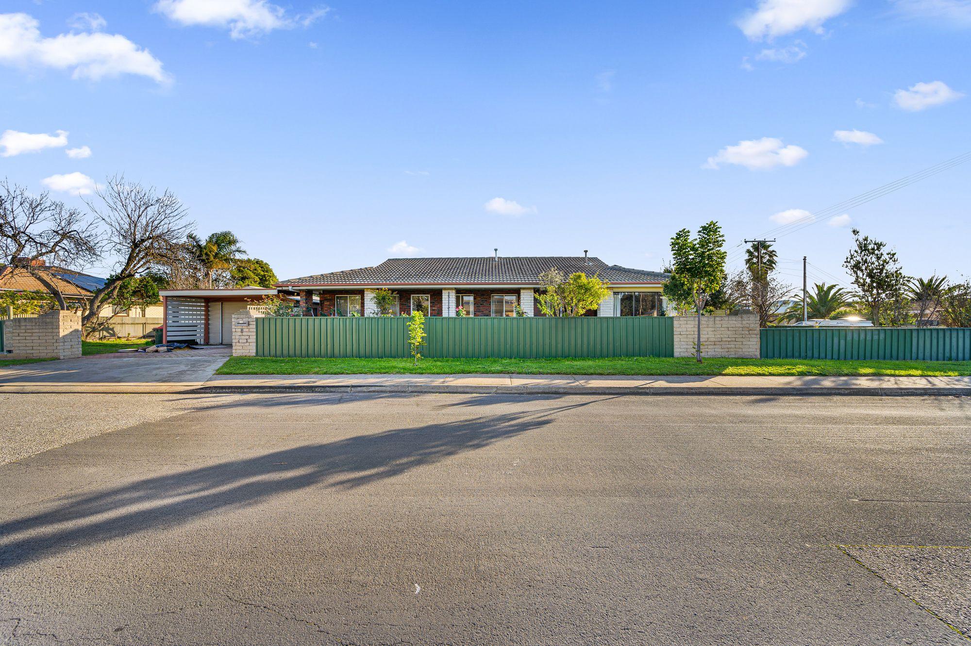 BEACHSIDE LIFESTYLE!