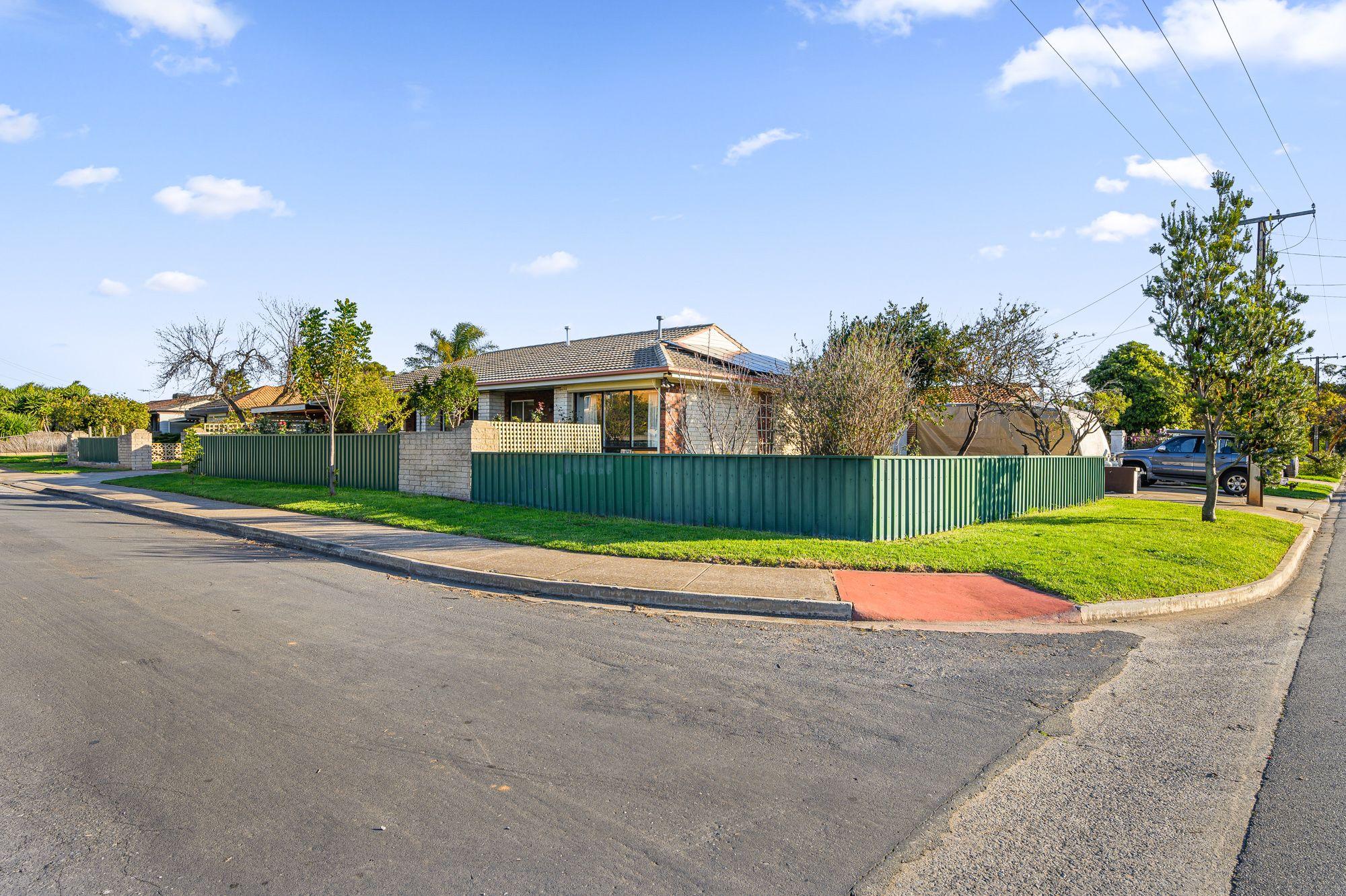 BEACHSIDE LIFESTYLE!