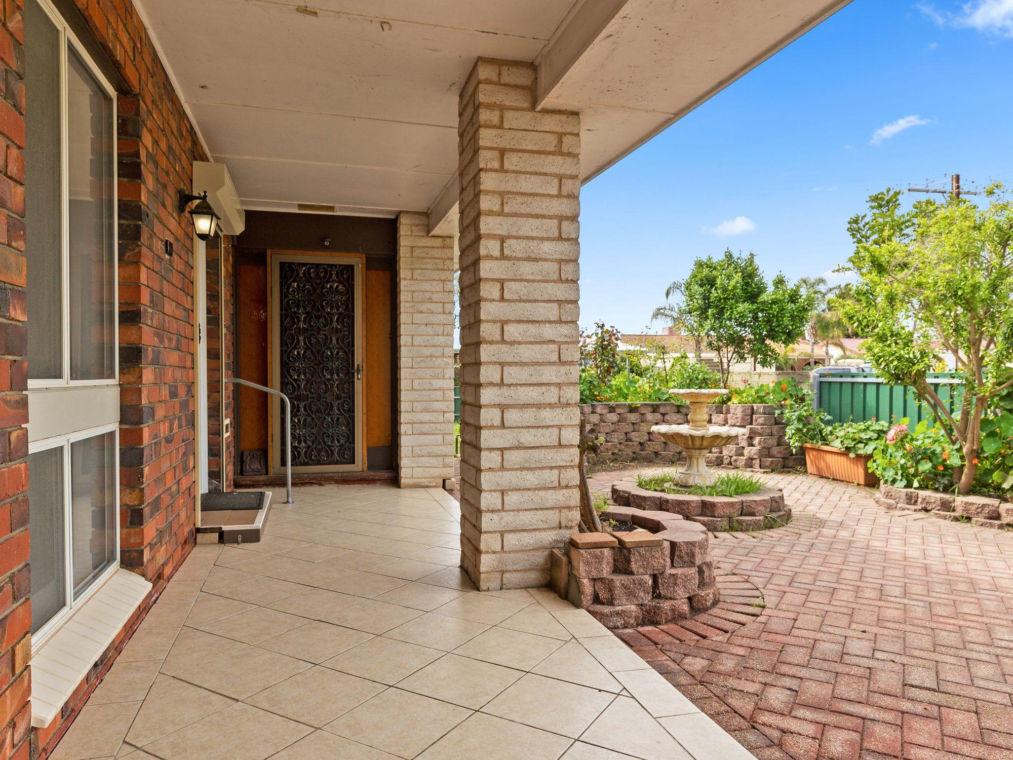 BEACHSIDE LIFESTYLE!