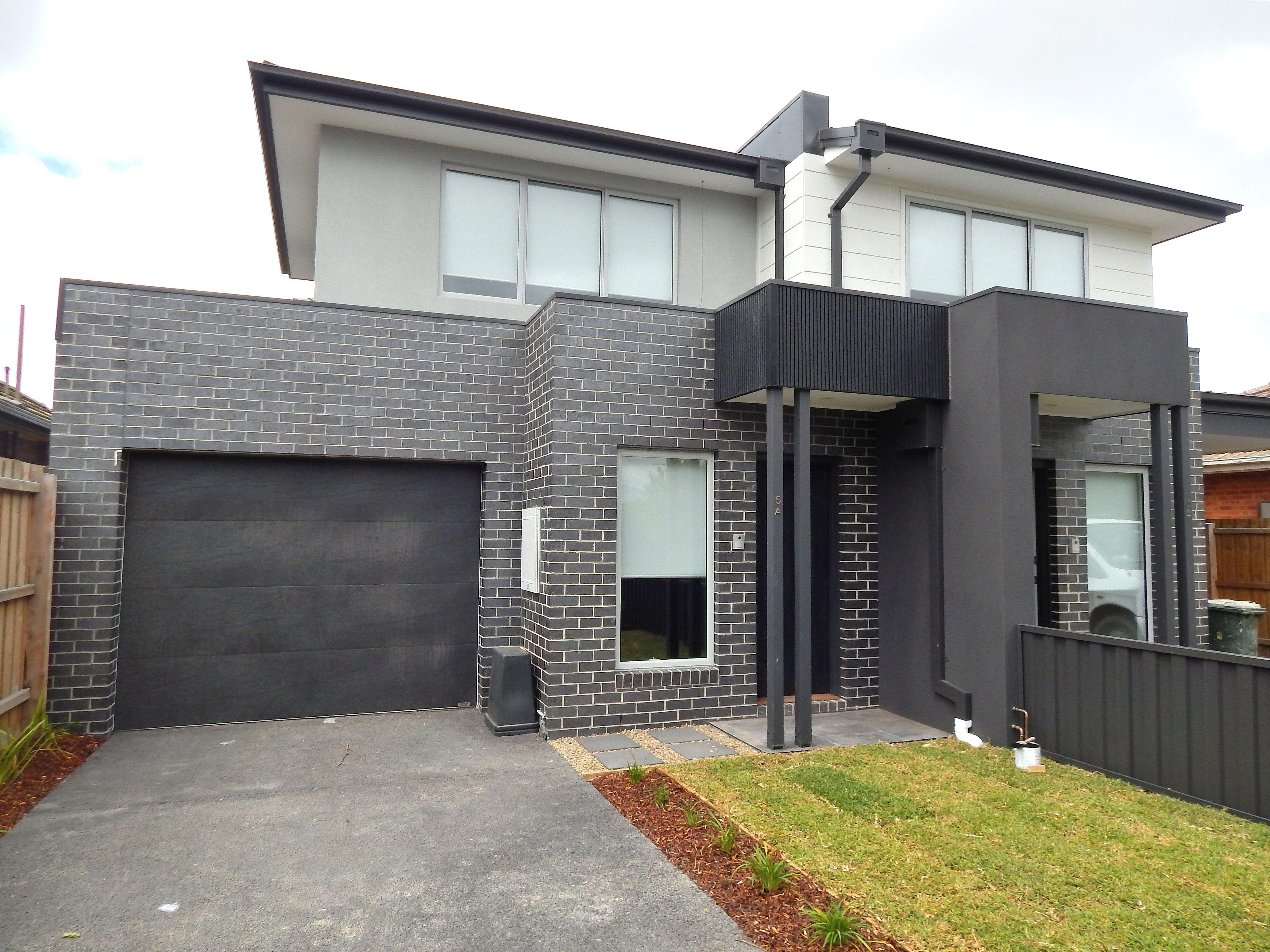 Prop-GPT: Townhouse: VIC Reservoir, VIC 3073 Extravagant Sense of Space in the Ultimate Location!