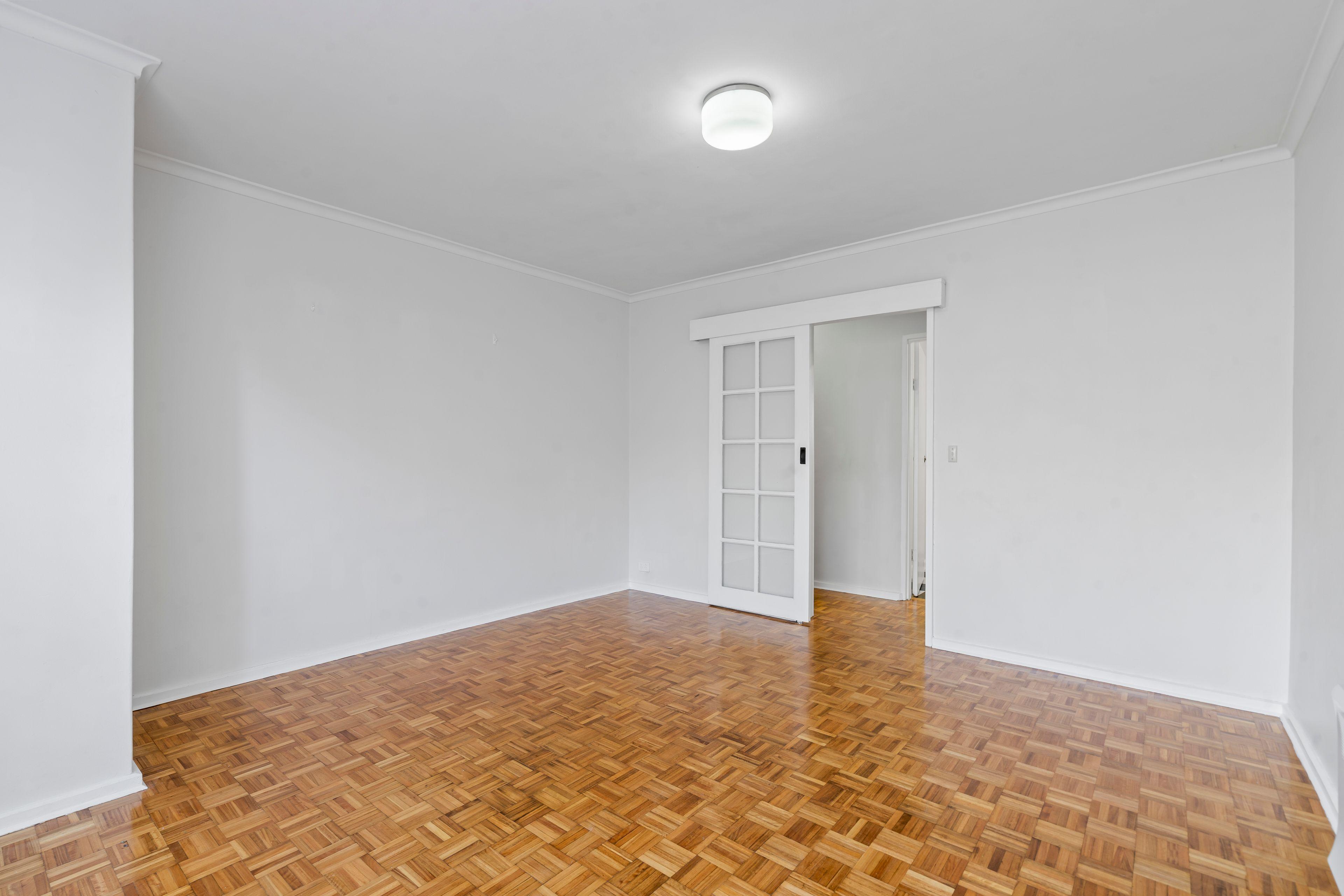 Prop-GPT: Unit: VIC Cheltenham, VIC 3192 Spacious, Light-Filled Living in a Prime Cheltenham Pocket