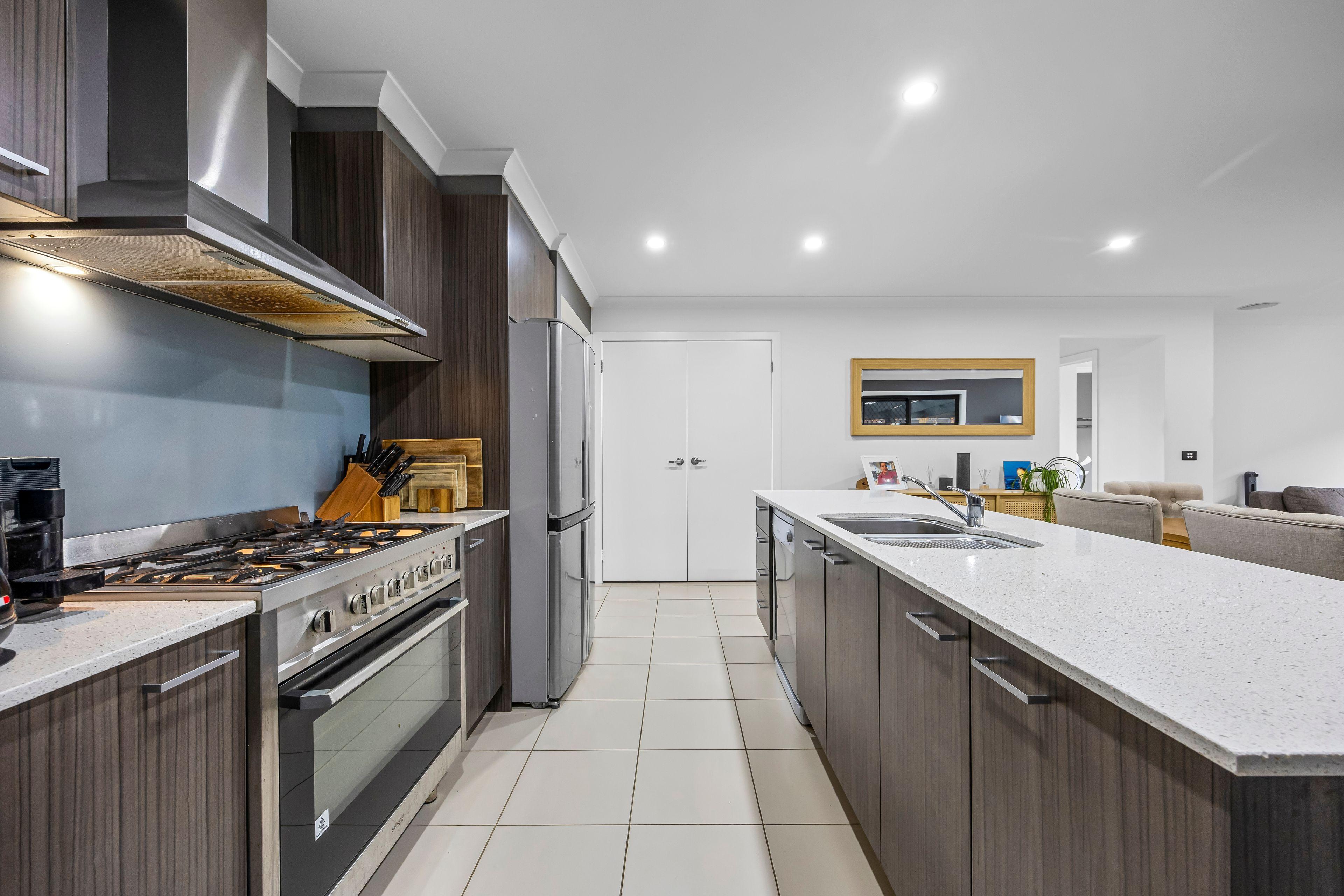 Modern 3-Bedroom Home with Double Garage