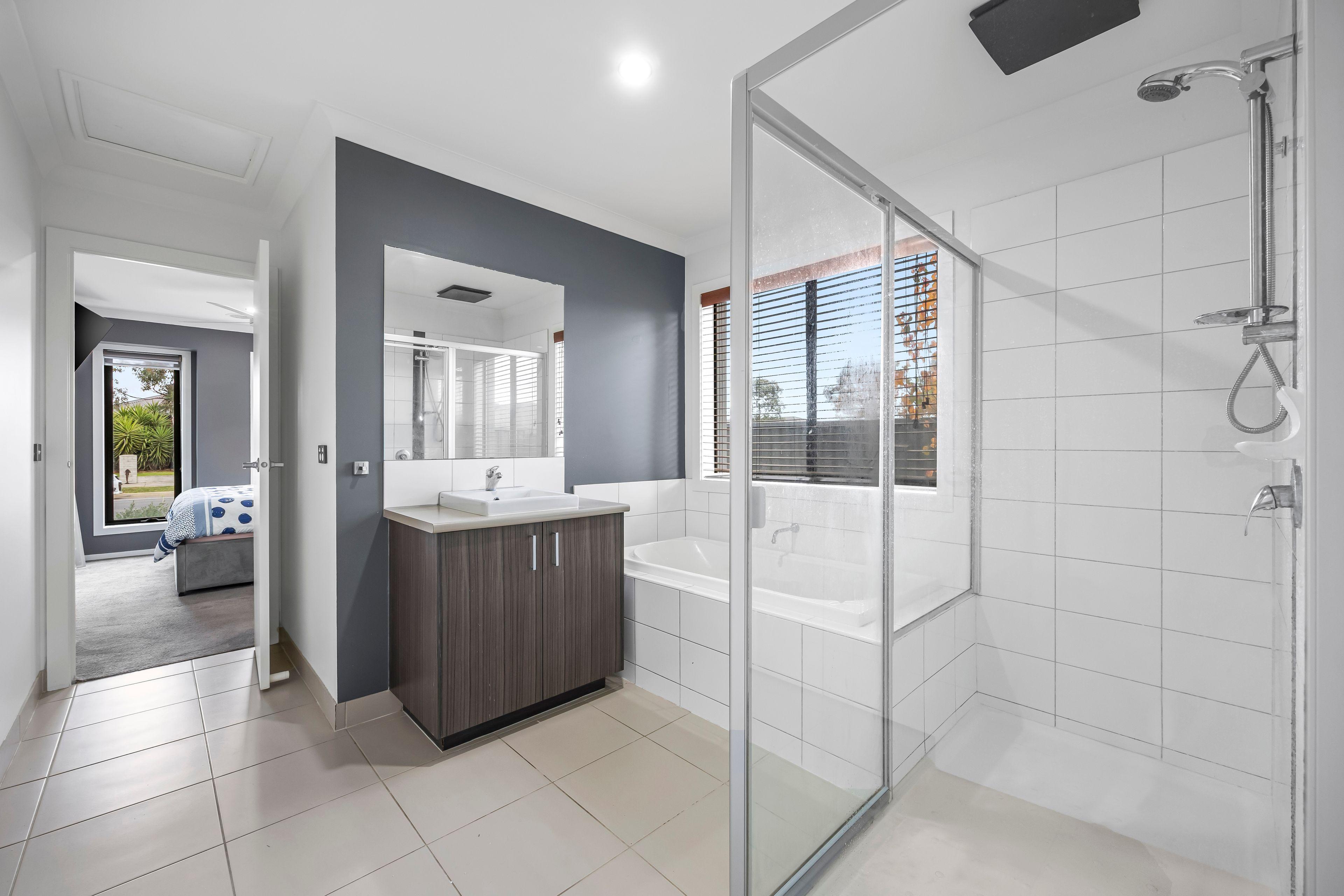 Modern 3-Bedroom Home with Double Garage