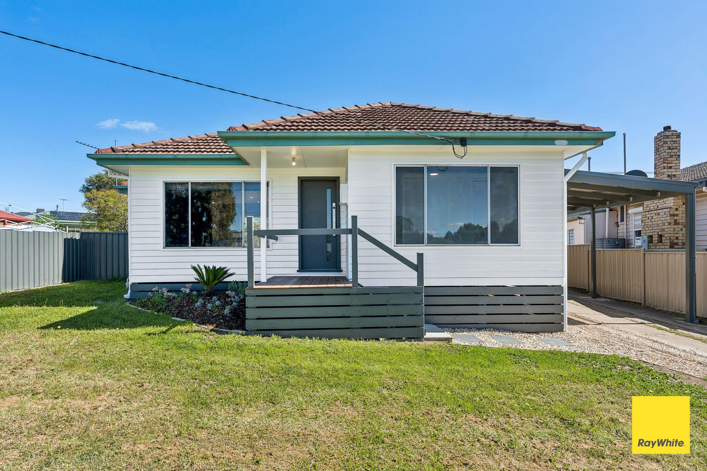 Prop-GPT: House: VIC Long Gully, VIC 3550 Neat 3-Bedroom Home in a Peaceful Location