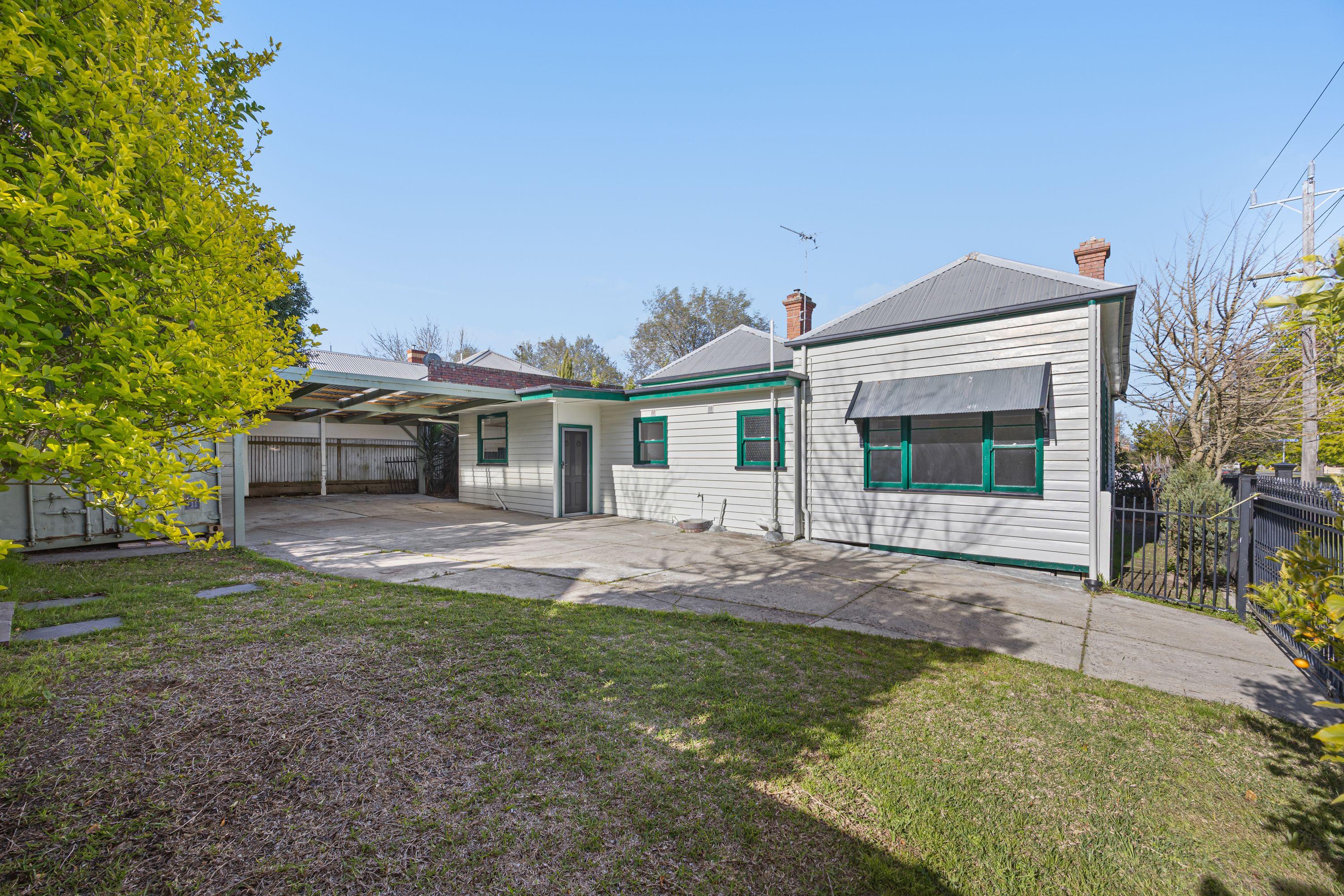 Beautiful Heritage Home for Rent: 330 Drummond Street South, Ballarat Location, Location, Location!