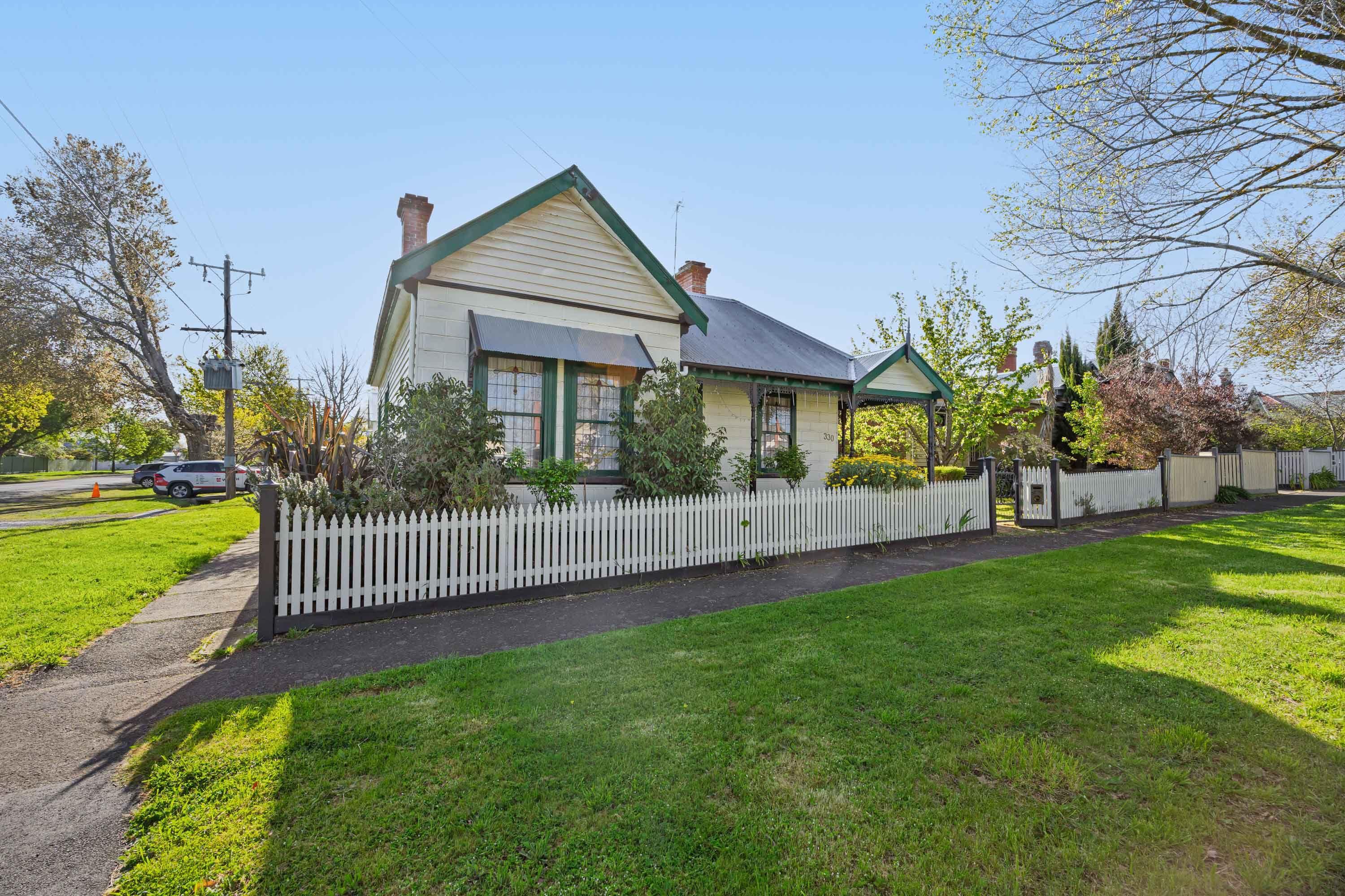 Beautiful Heritage Home for Rent: 330 Drummond Street South, Ballarat Location, Location, Location!