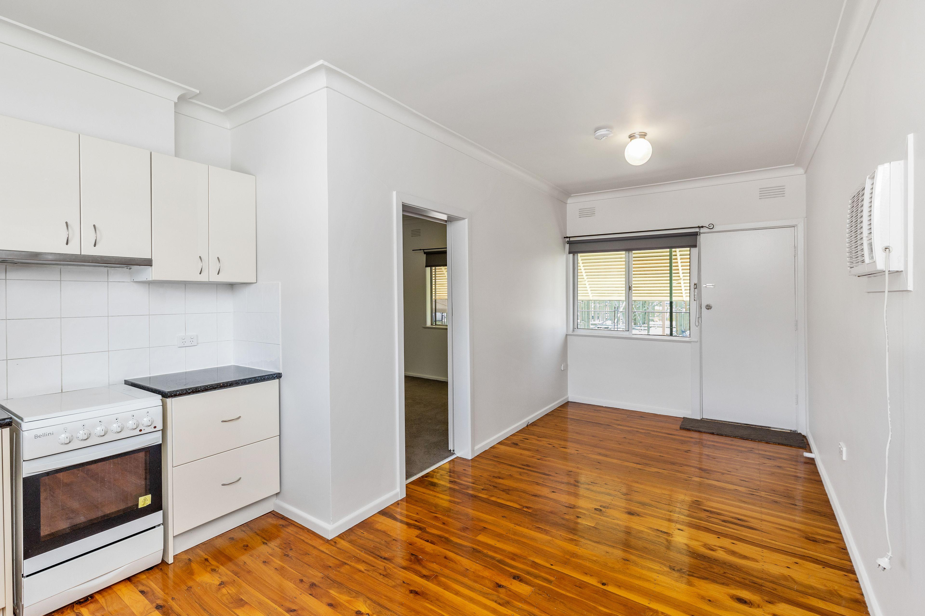 Prop-GPT: Unit: NSW East Wagga Wagga, NSW 2650 Low Maintenance Central Living