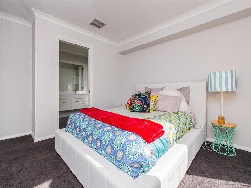 Modern Living in Sought After Boorooma