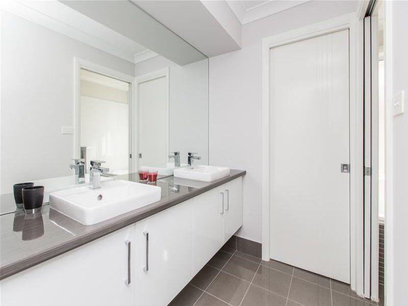 Modern Living in Sought After Boorooma