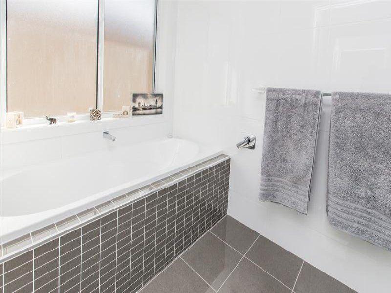 Modern Living in Sought After Boorooma