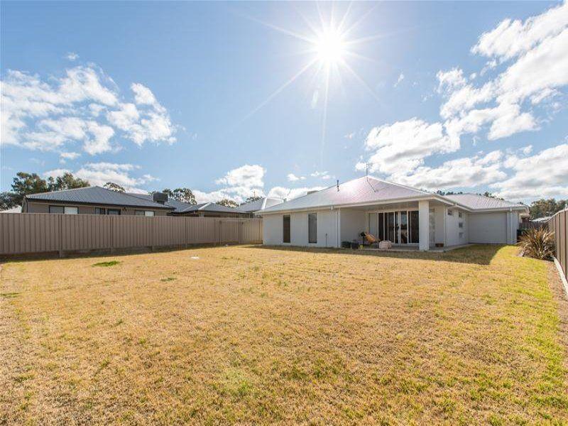 Modern Living in Sought After Boorooma