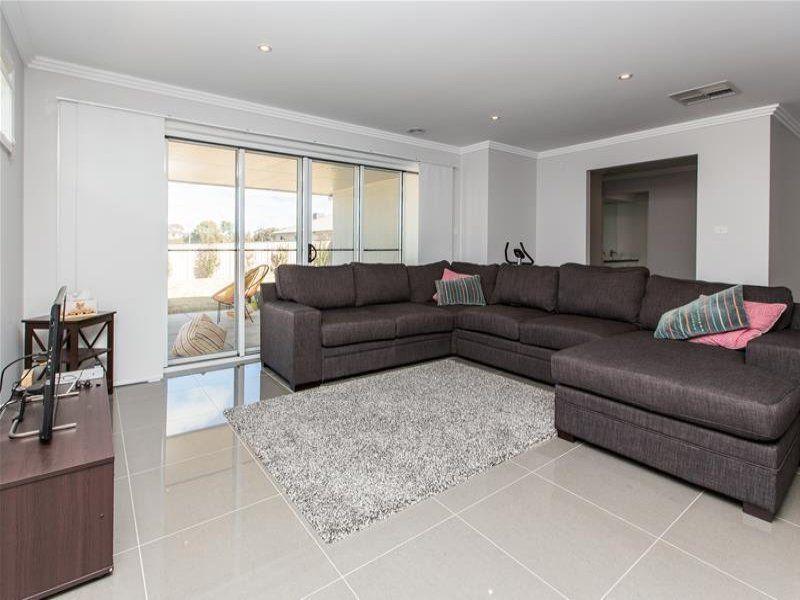 Modern Living in Sought After Boorooma