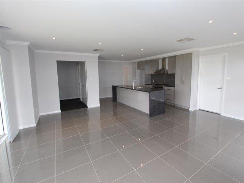 Modern Living in Sought After Boorooma