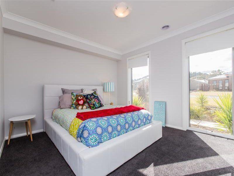 Modern Living in Sought After Boorooma