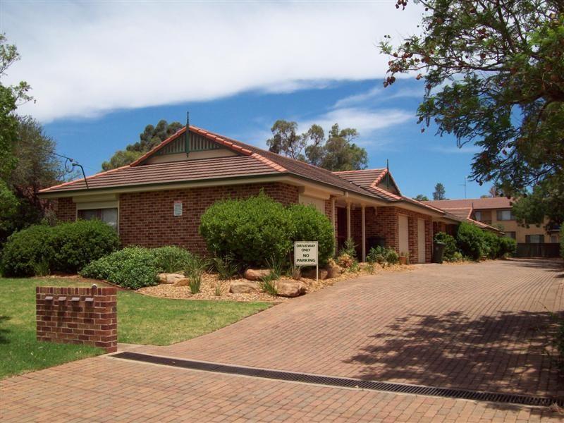 Prop-GPT: Townhouse: NSW Dubbo, NSW 2830 Furnished Unit in South Dubbo