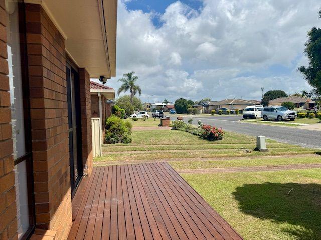 2 BEDROOM DUPLEX CLOSE TO SHOPPING CENTRE