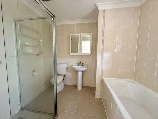 2 BEDROOM DUPLEX CLOSE TO SHOPPING CENTRE