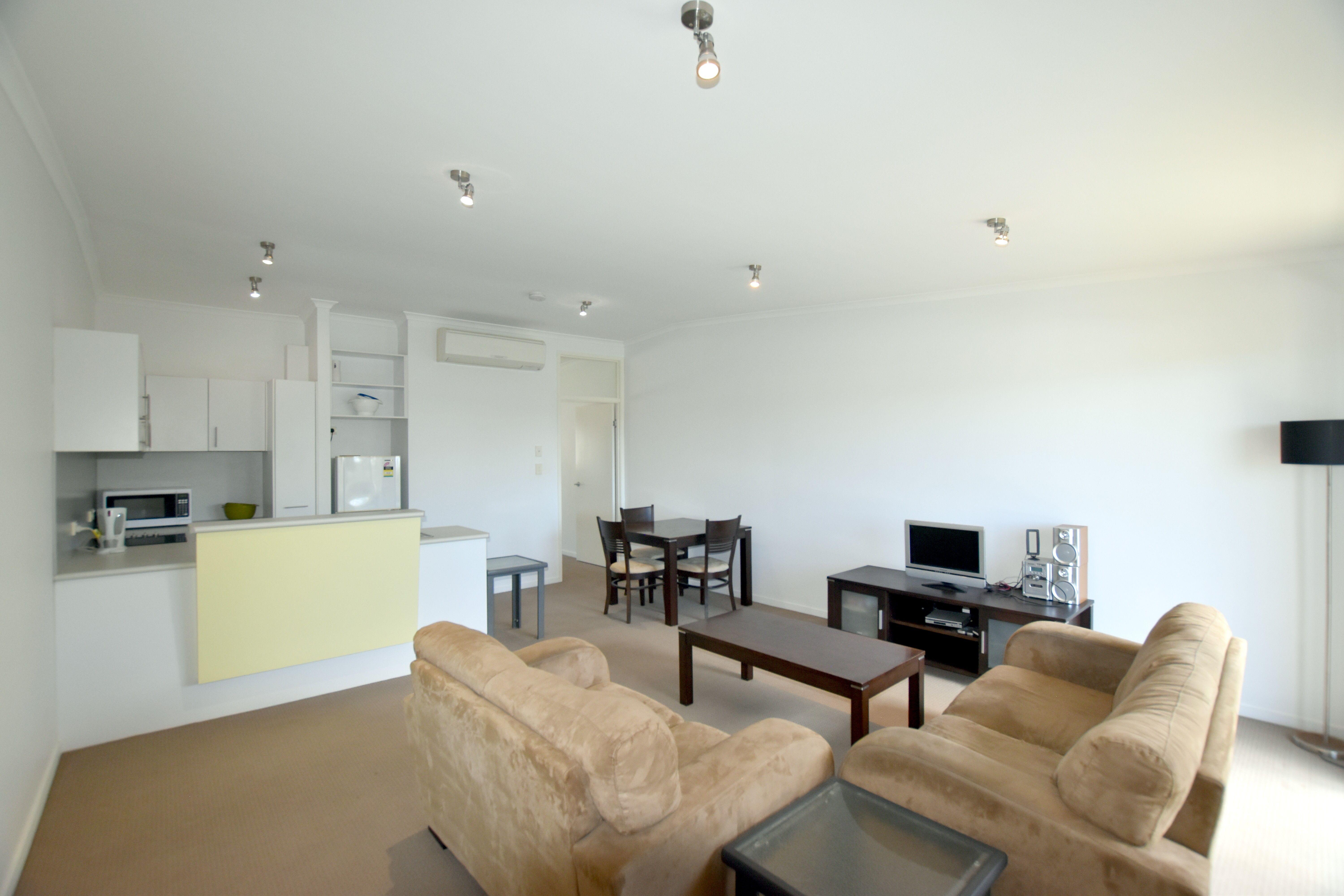 APPLICATIONS CLOSED :: FULLY SELF CONTAINED UNIT CLOSE TO CBD