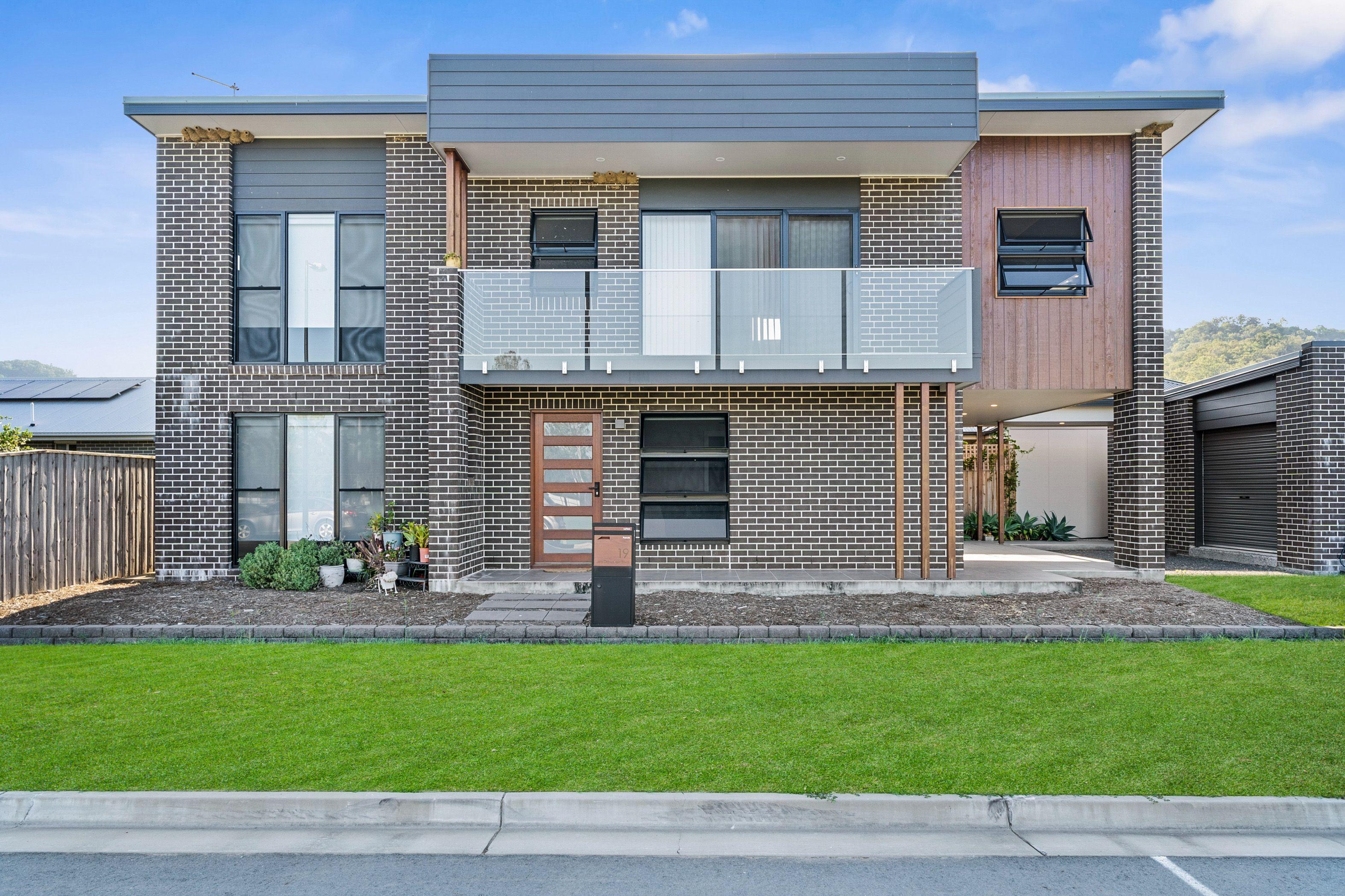 Prop-GPT: House: QLD Belivah, QLD 4207 STUNNING DOUBLE STOREY HOME WITH SOLAR