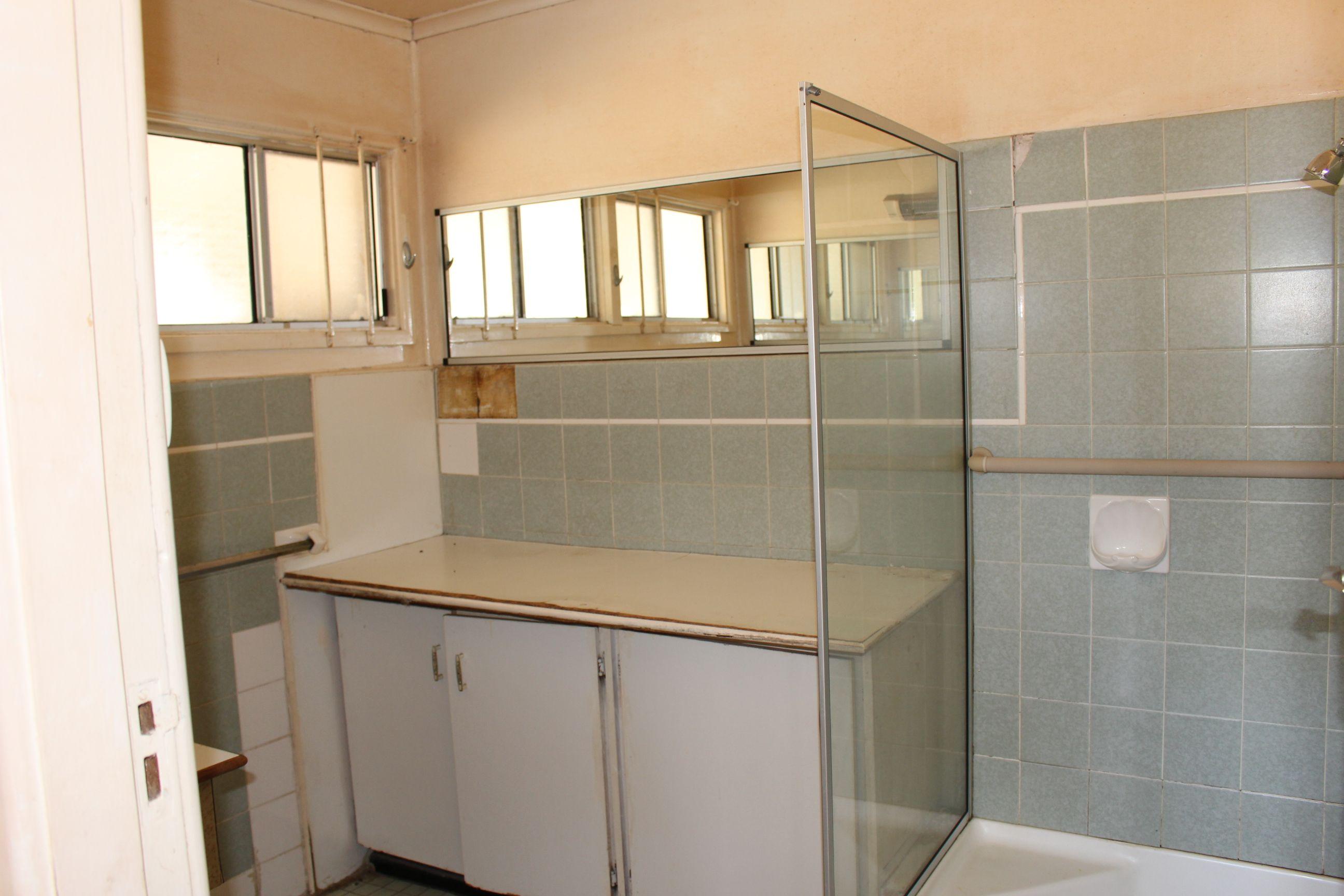 Renovators Dream on 2.46 Acres in the Country!