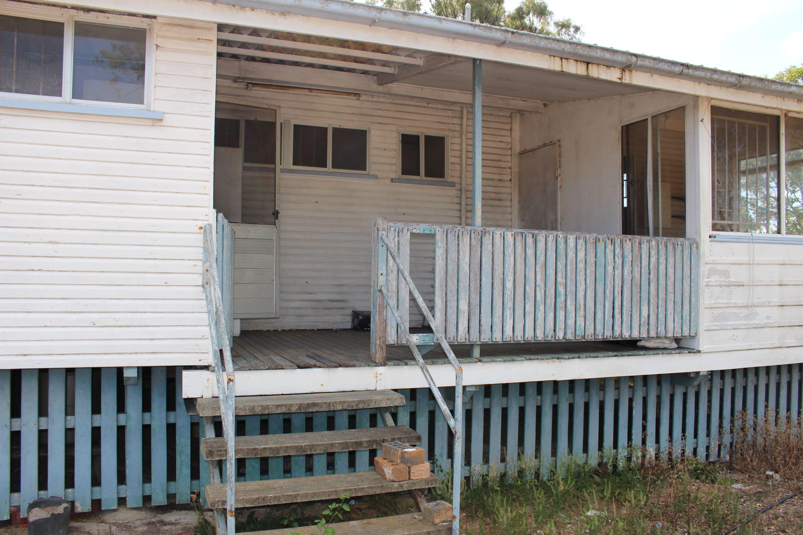 Renovators Dream on 2.46 Acres in the Country!