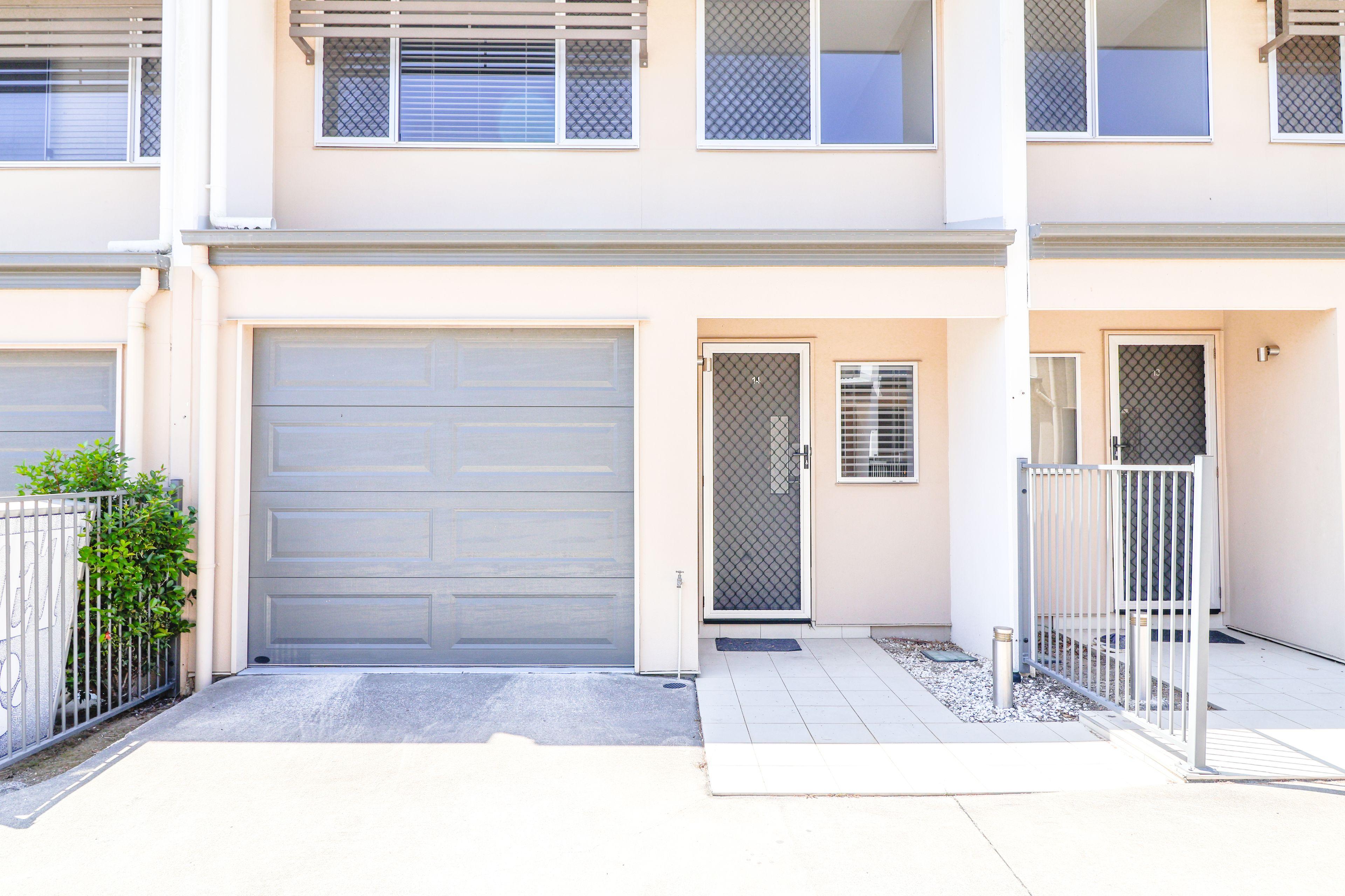 Prop-GPT: Unit: QLD West Gladstone, QLD 4680 THE PERFECT MATCH IN WEST GLADSTONE - WHERE LOCATION MEETS COMFORT!
