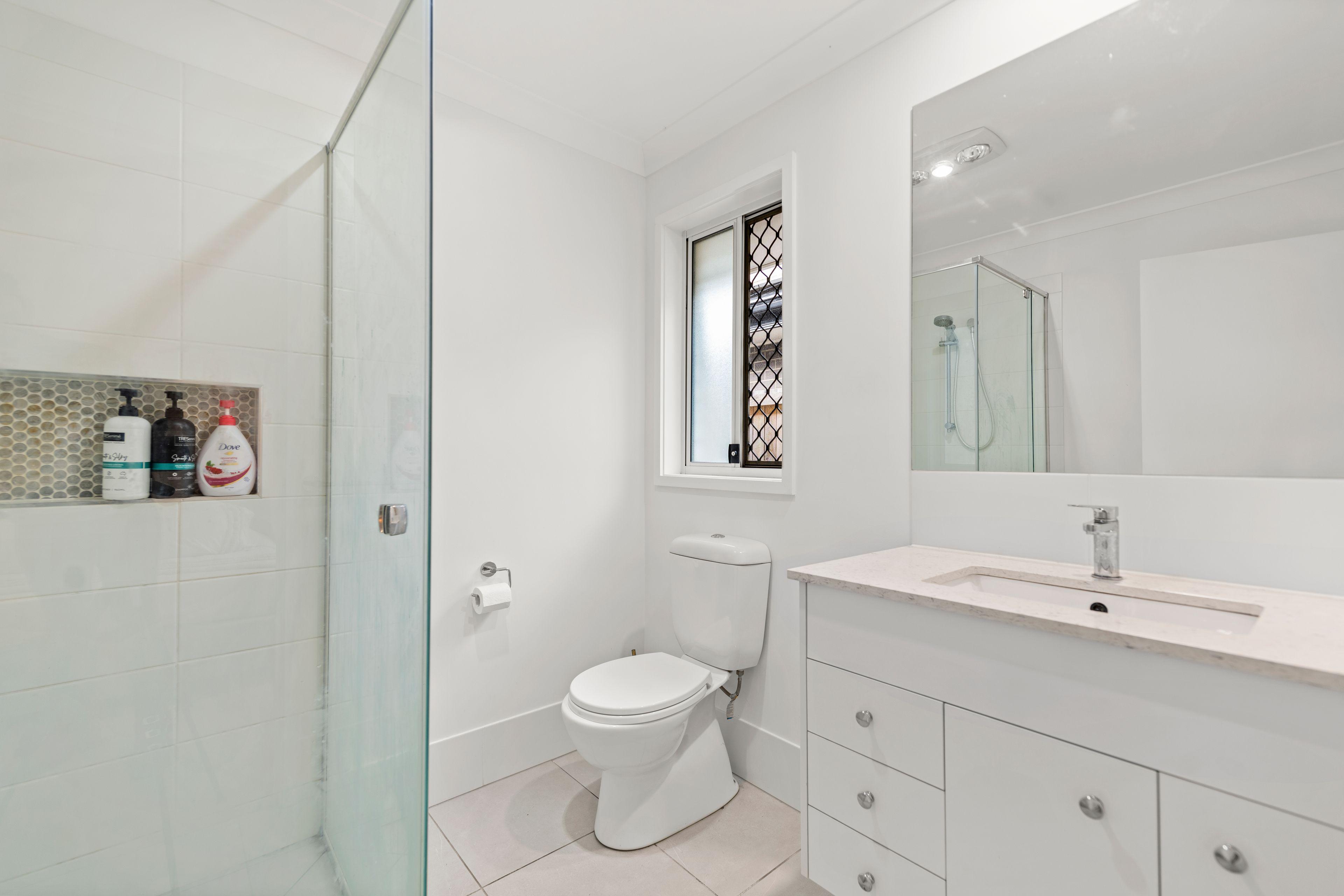 Stylish & Modern Home in Capestone Estate