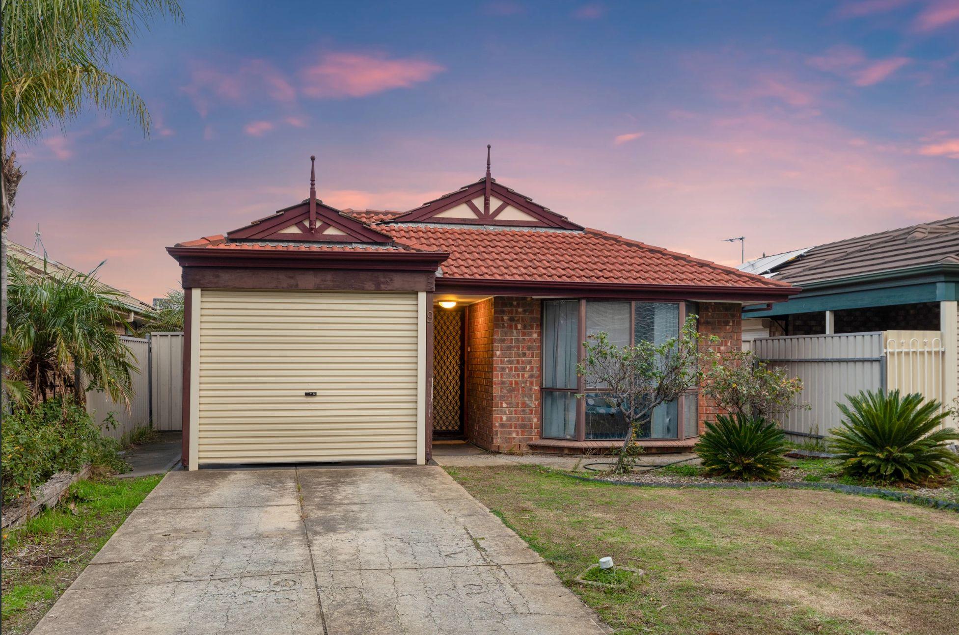 Prop-GPT: Other: SA Pooraka, SA 5095 low maintenance 3 Bedroom home!