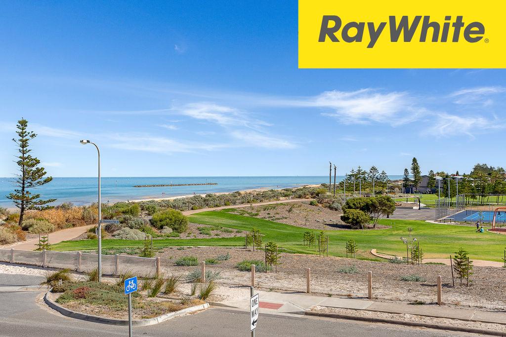 Prop-GPT: House: SA Semaphore Park, SA 5019 Updated townhouse with 2 living/1 bed or 2 beds/1 living -beachfront location.