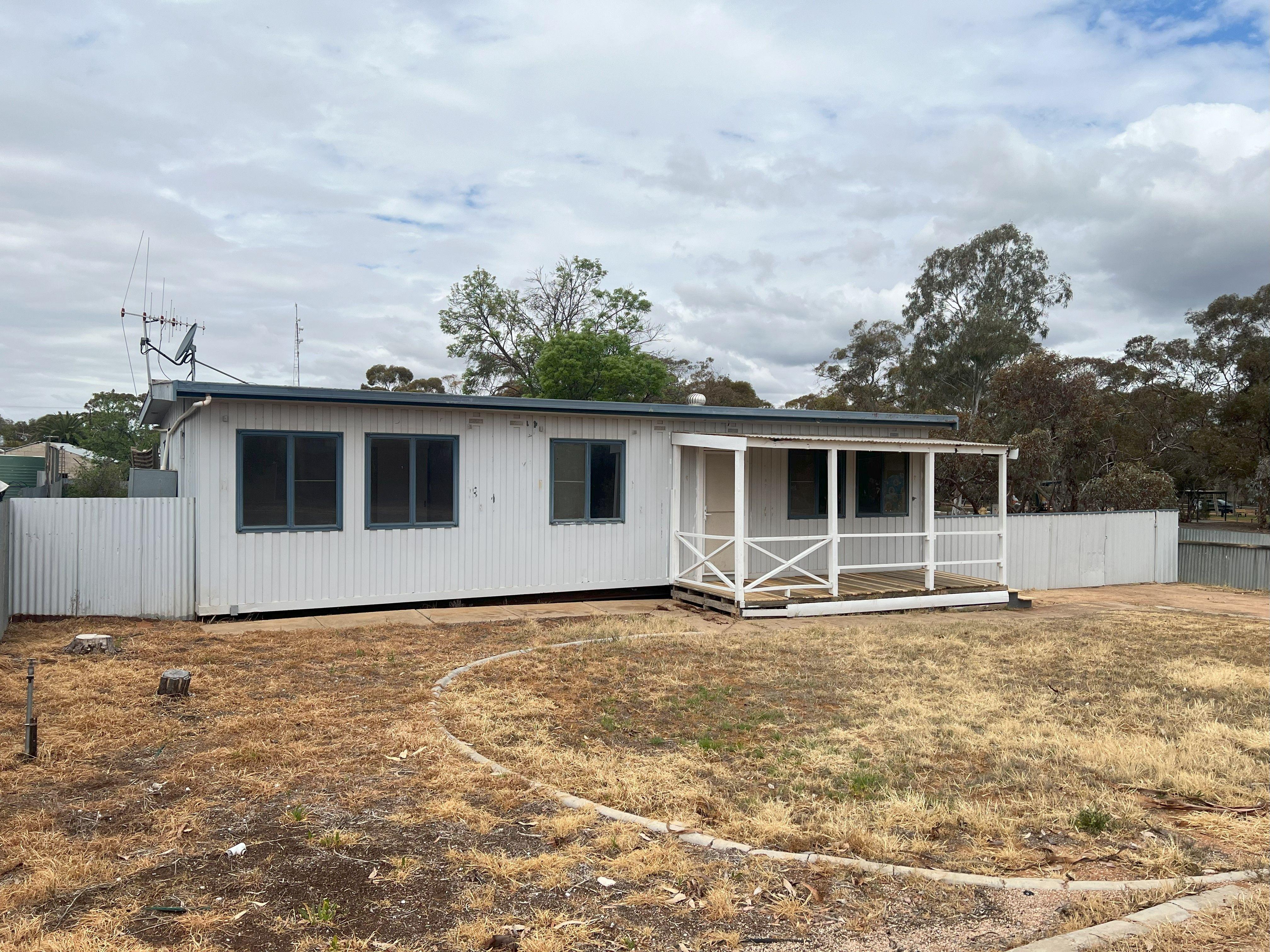 Prop-GPT: House: SA Berri, SA 5343 3 bedroom home close to hospital