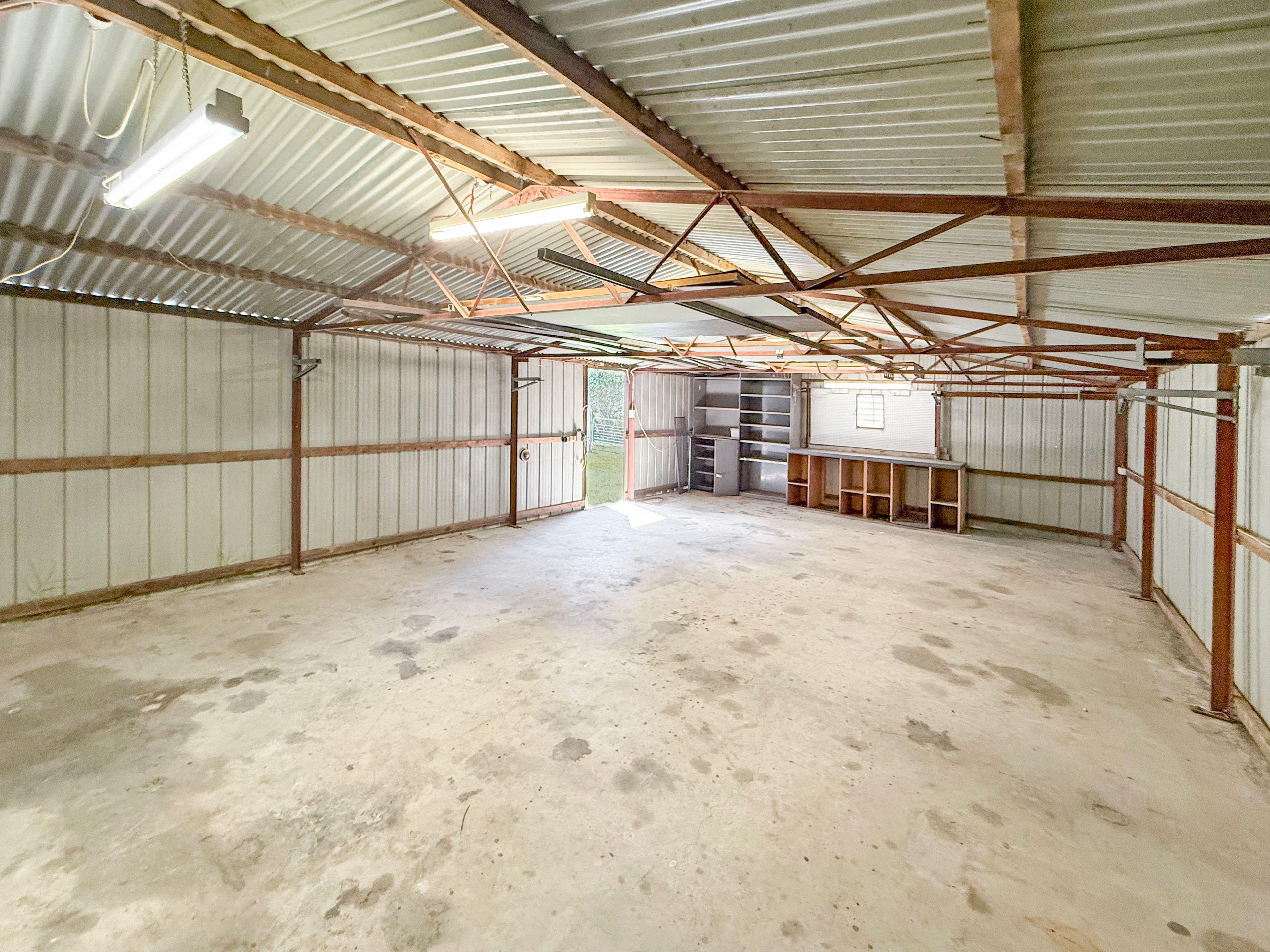 TRADIES DELIGHT! IMMACULATELY PRESENTED HOME