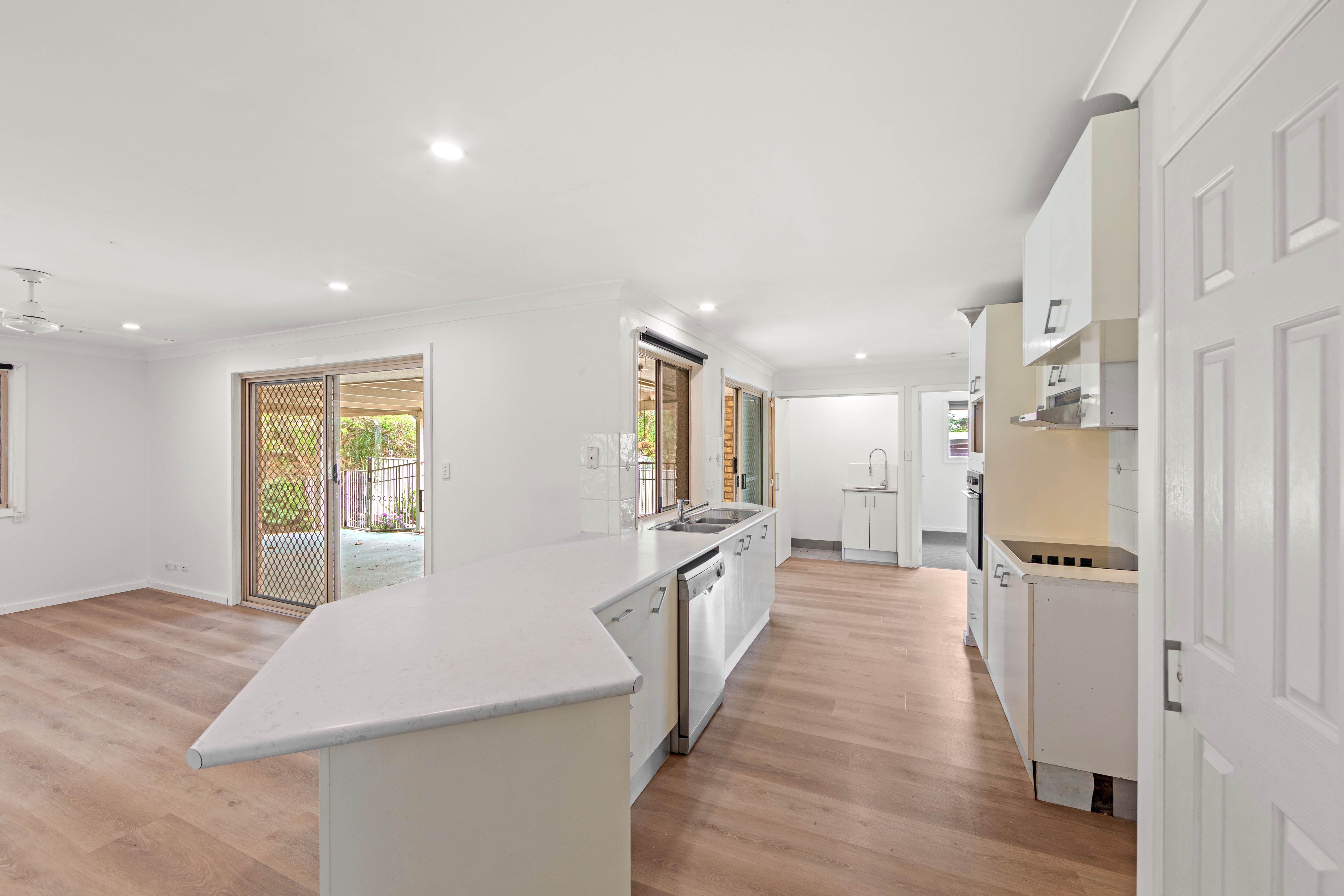 Prop-GPT: House: QLD Elanora, QLD 4221 Family Home in Quiet Cul-de-Sac