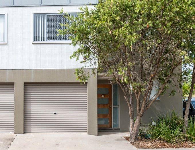Prop-GPT: House: QLD South Gladstone, QLD 4680 MODERN FURNISHED TOWNHOUSE CLOSE TO CBD
