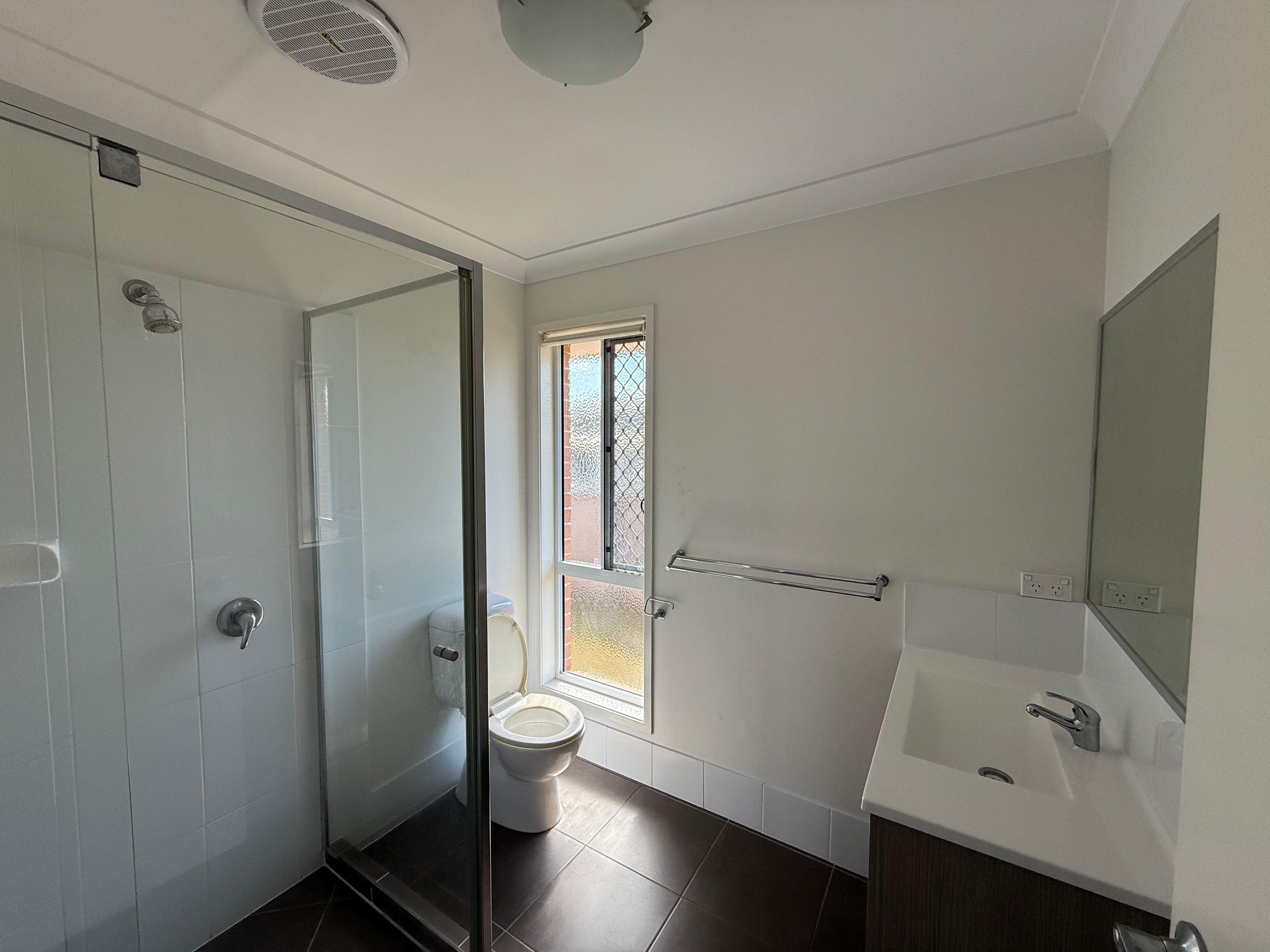 3-Bedroom Family Home with Big Yard in Beachmere