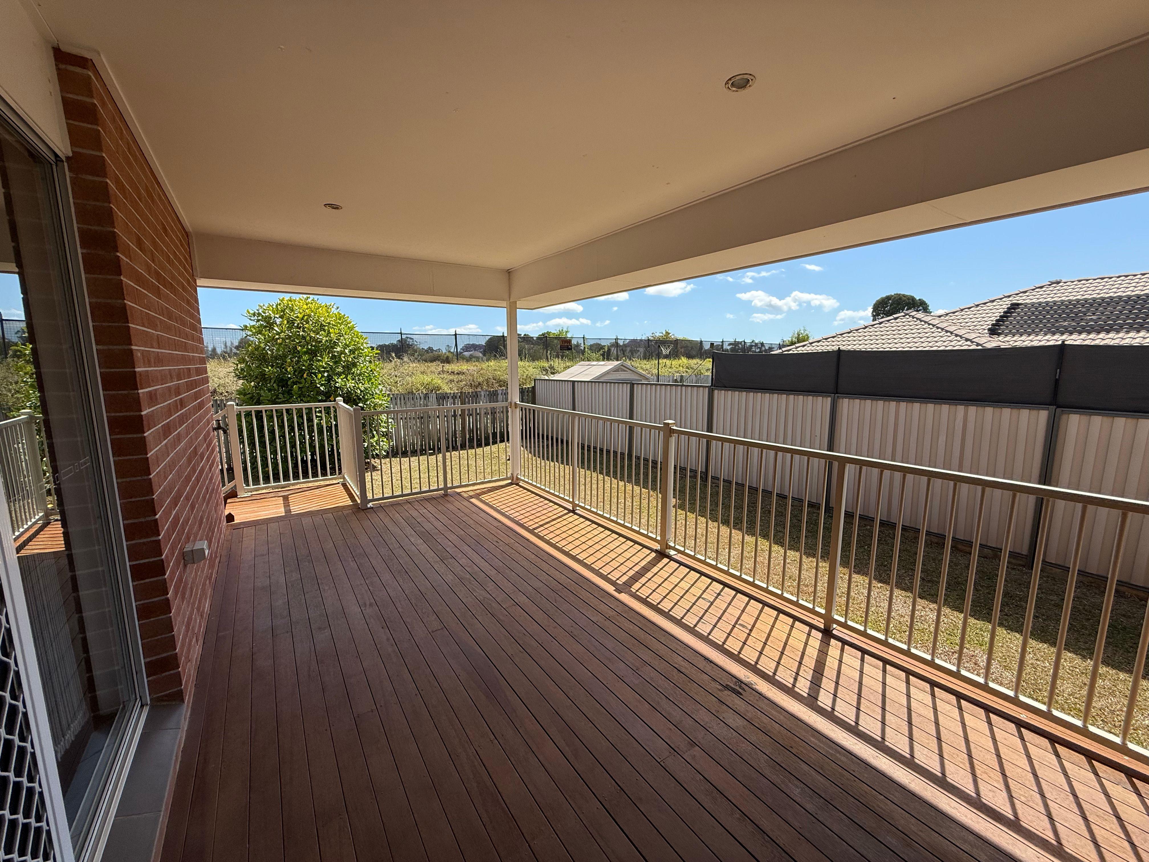 3-Bedroom Family Home with Big Yard in Beachmere