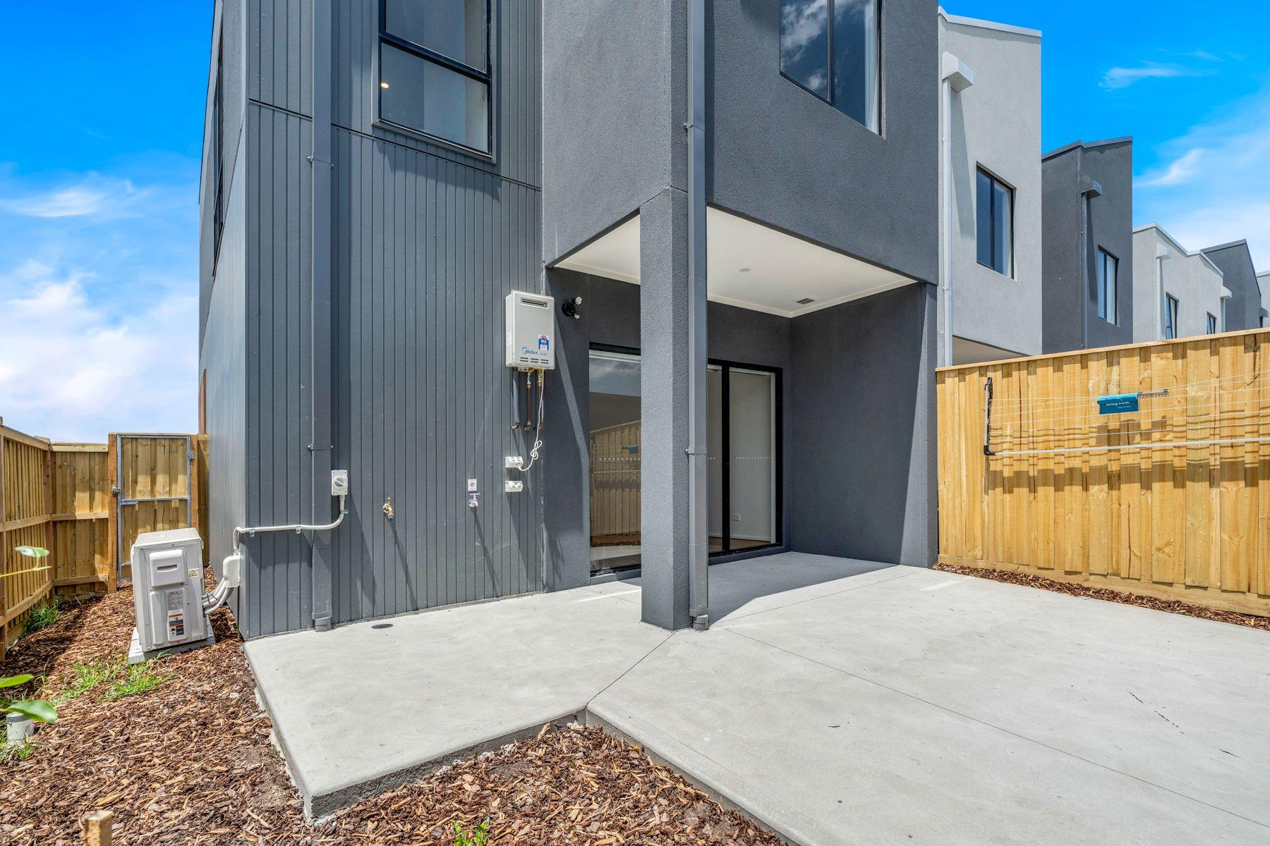 Contemporary Townhouse!