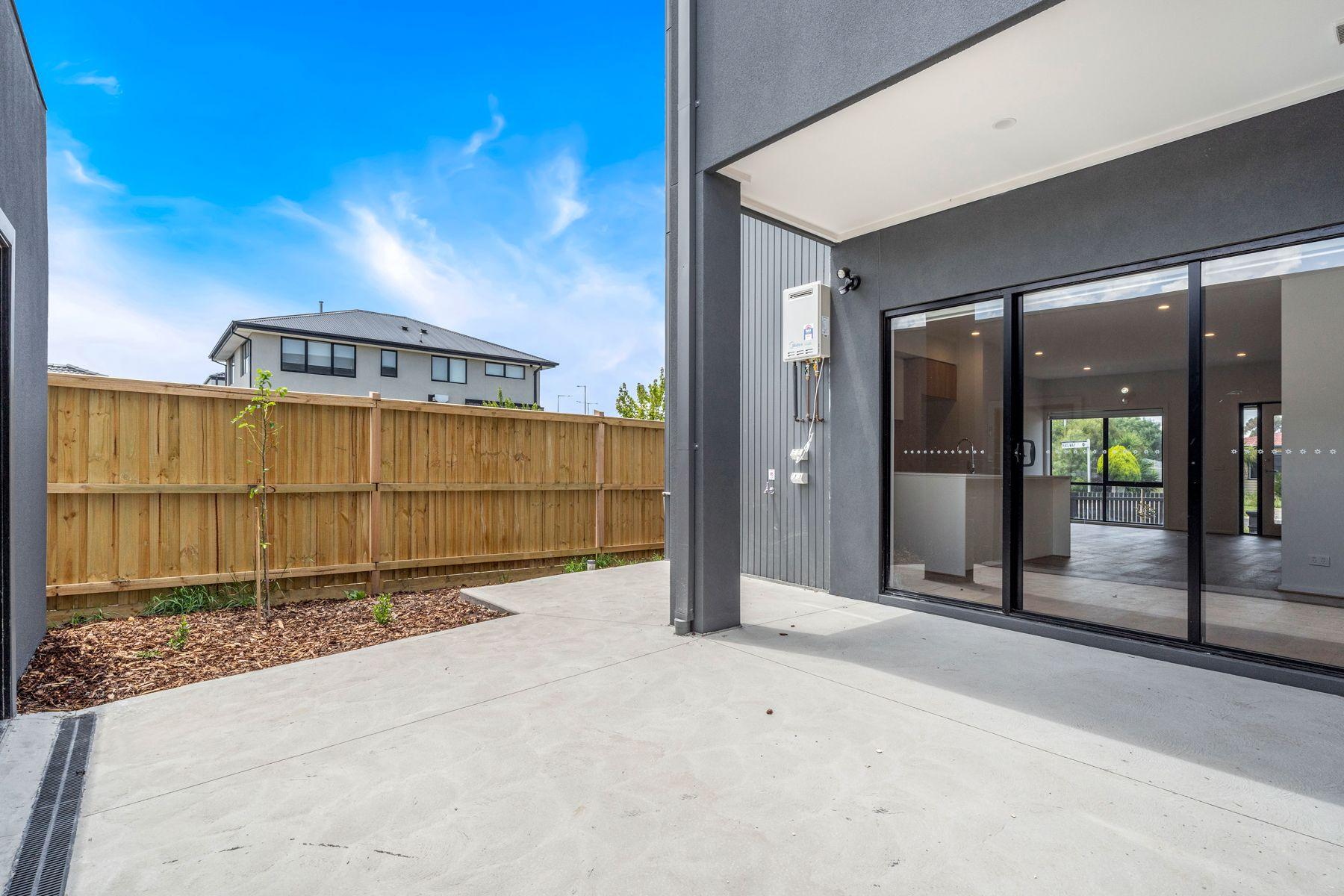 Contemporary Townhouse!