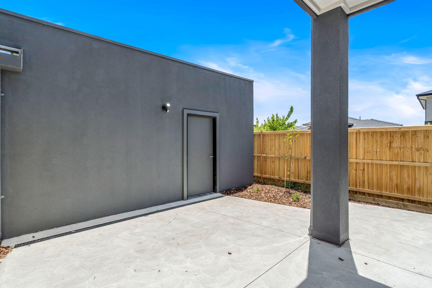 Contemporary Townhouse!