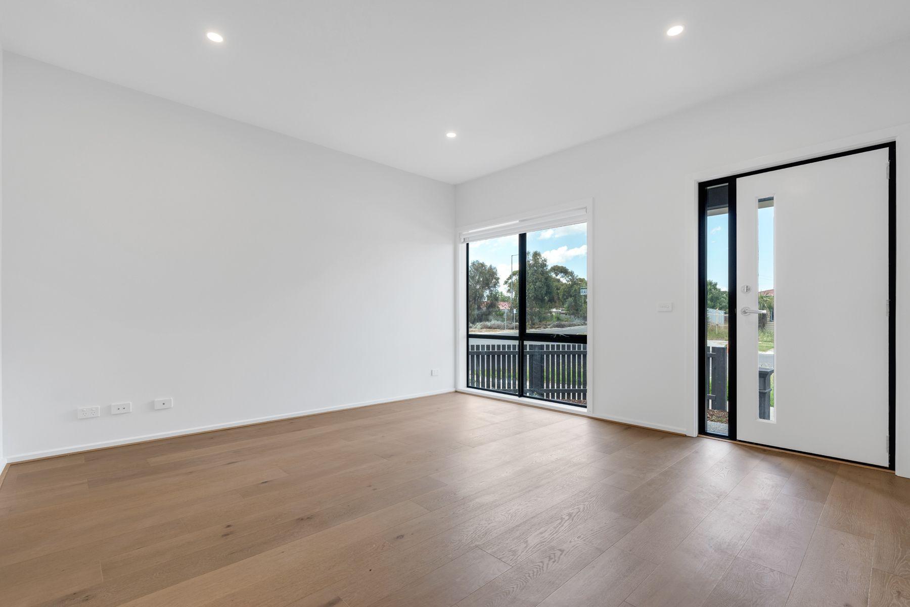 Contemporary Townhouse!