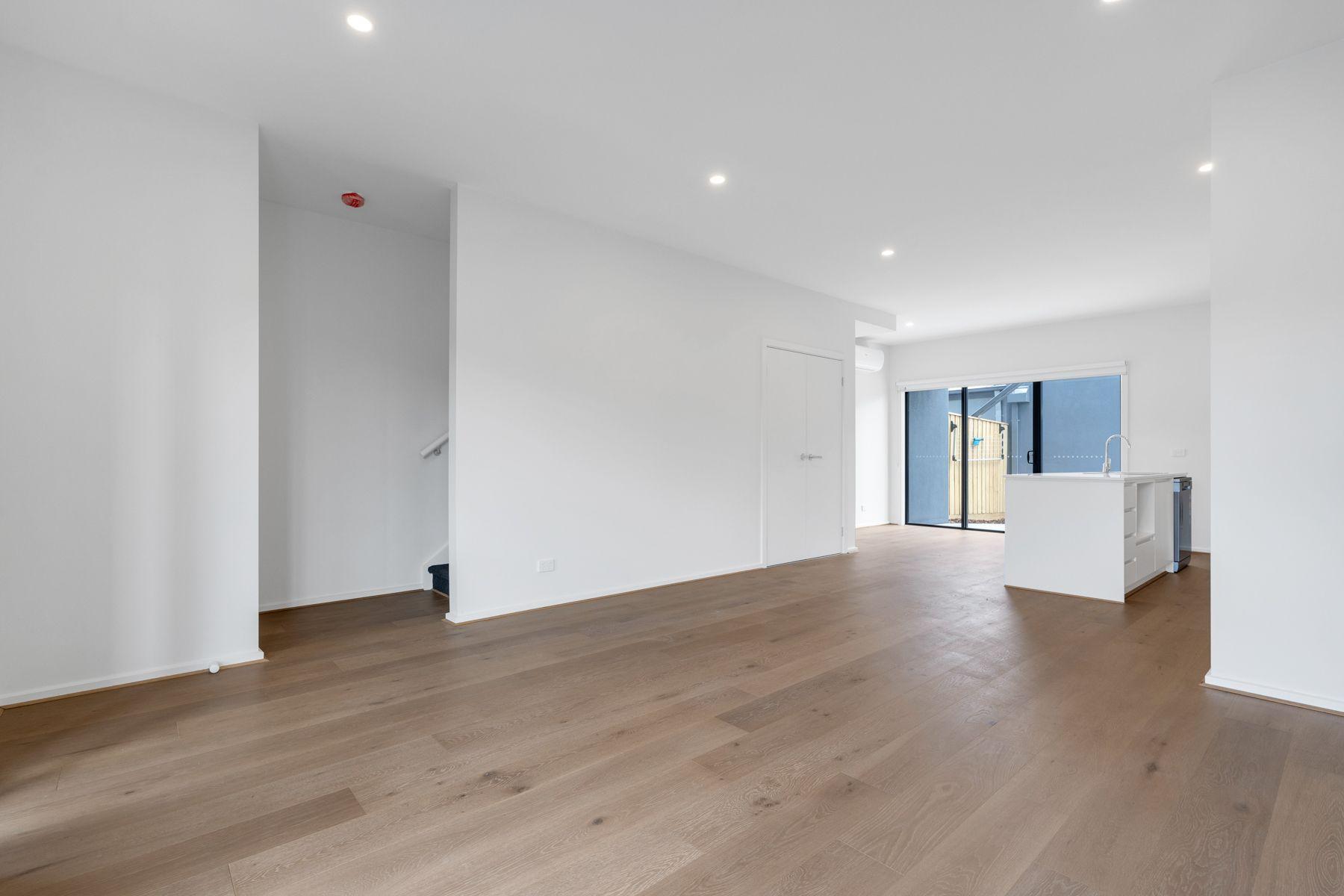 Contemporary Townhouse!