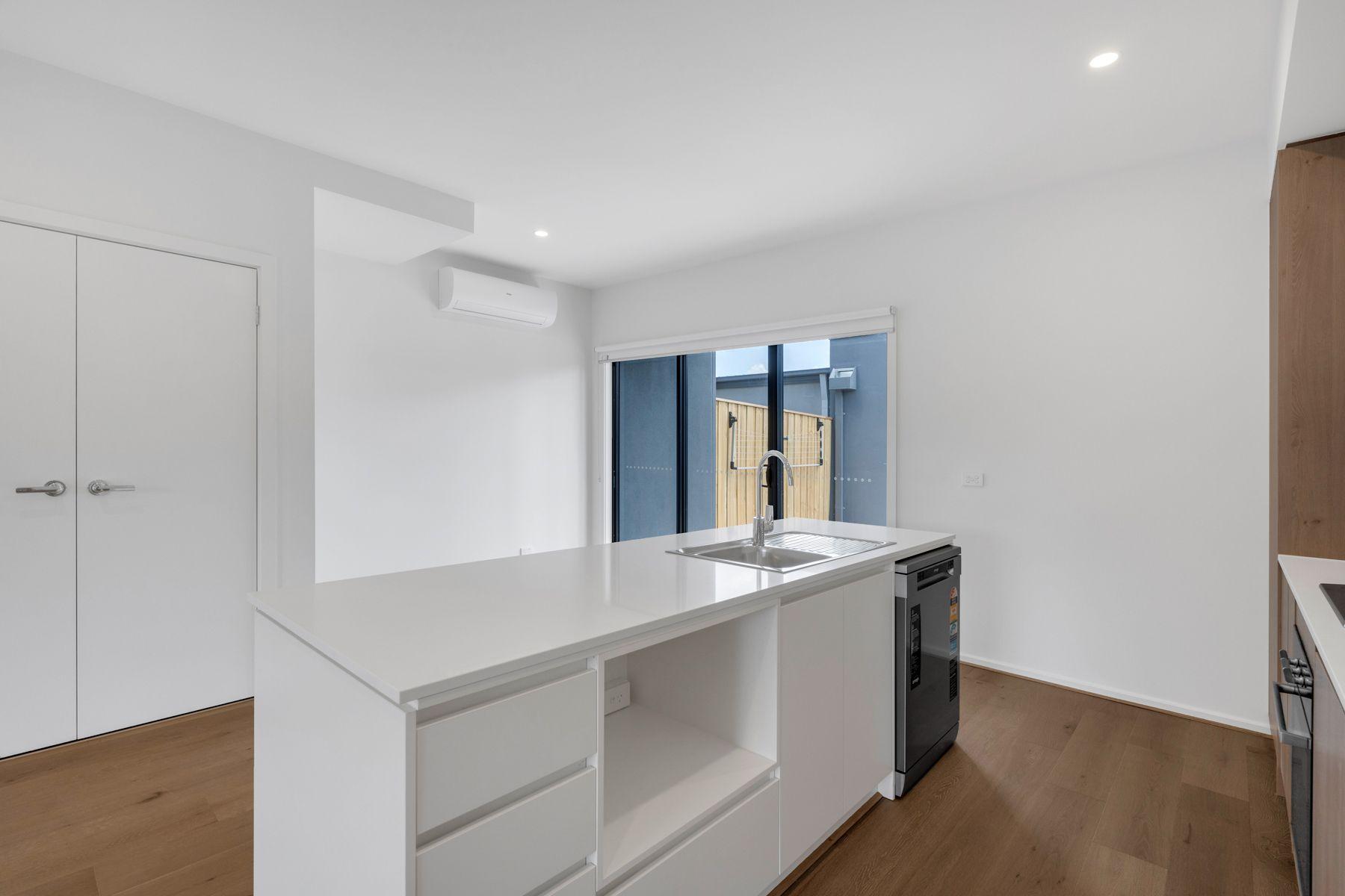 Contemporary Townhouse!