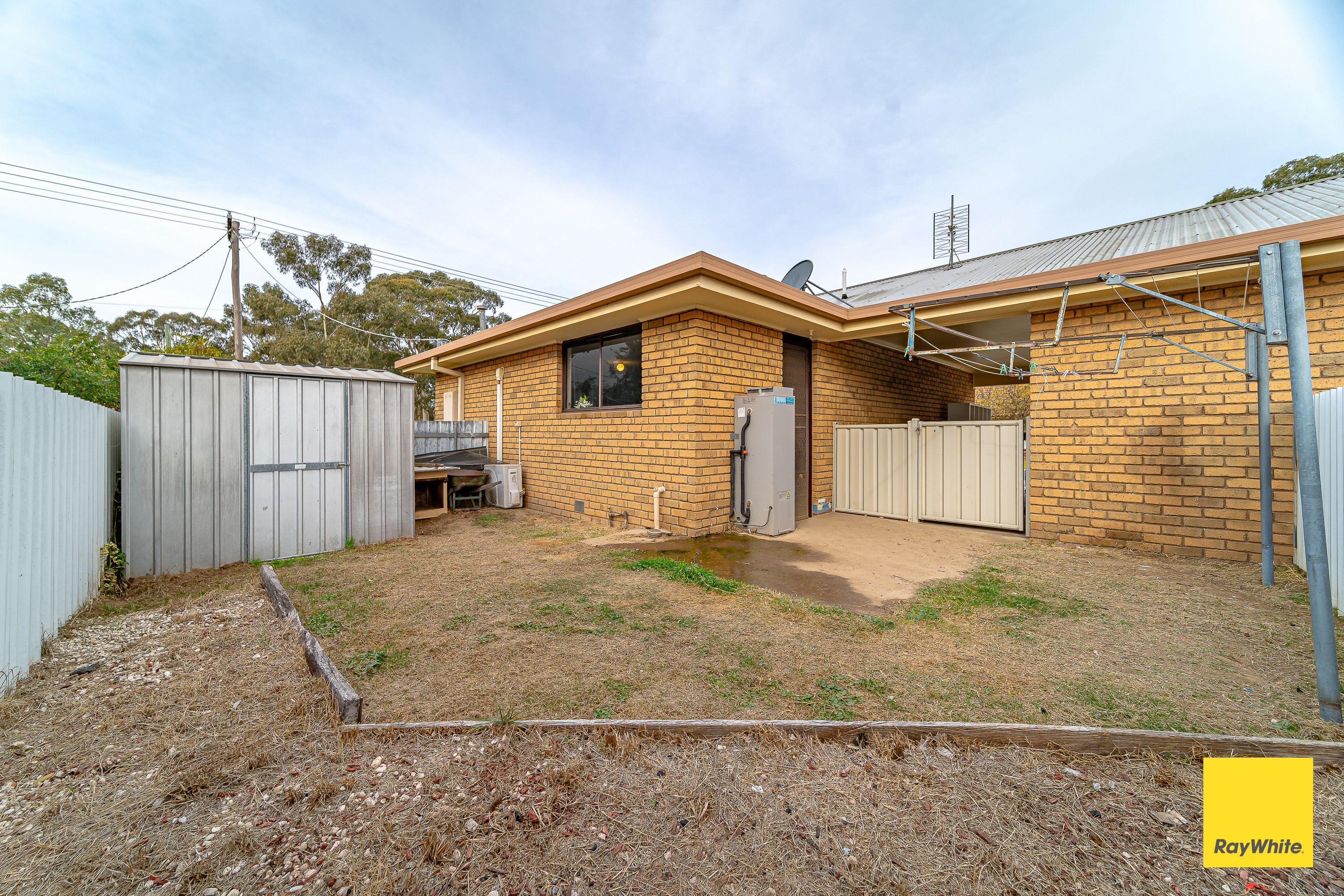Neat And Tidy Cosy Living!